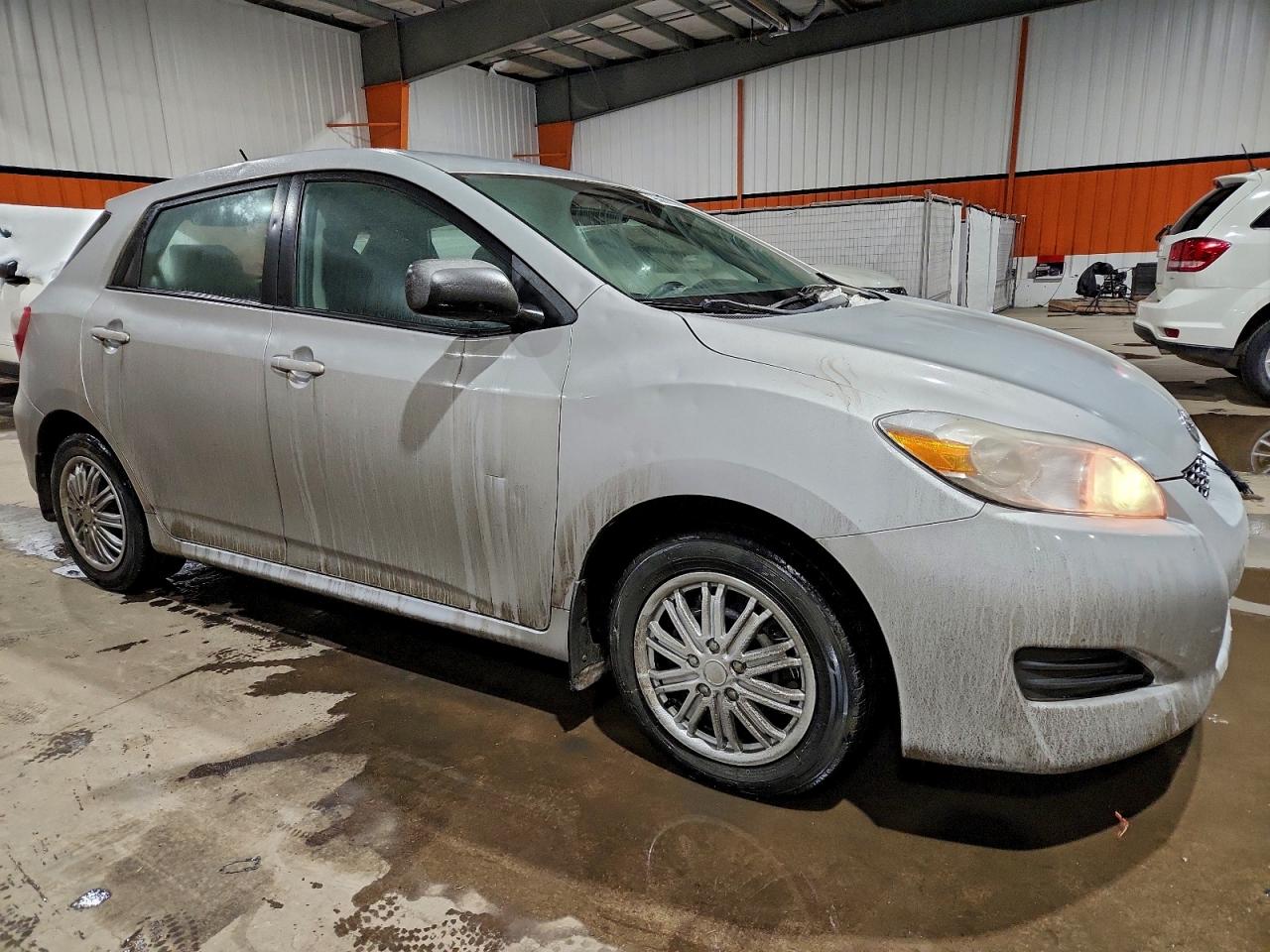 2014 Toyota Matrix Base Серебряный vin: 2T1KU4EE7EC134333