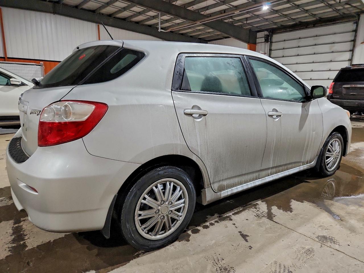 2014 Toyota Matrix Base Серебряный vin: 2T1KU4EE7EC134333