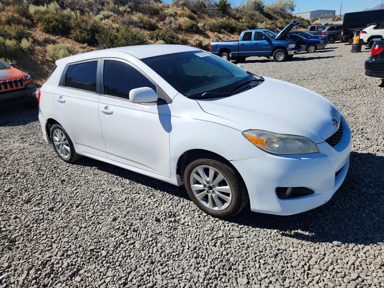 2010 Toyota Matrix Base White vin: 2T1KU4EE8AC309585