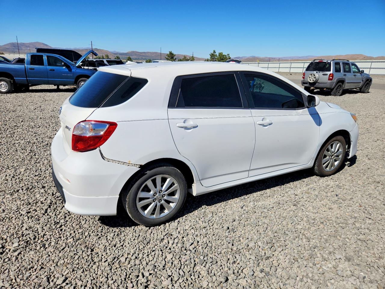 2010 Toyota Matrix Base White vin: 2T1KU4EE8AC309585