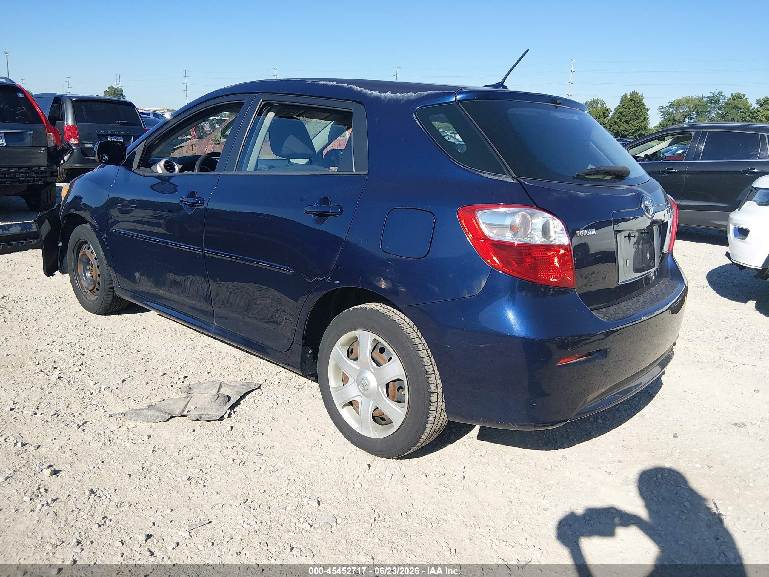2010 Toyota Matrix   Blue vin: 2T1KU4EE8AC311899