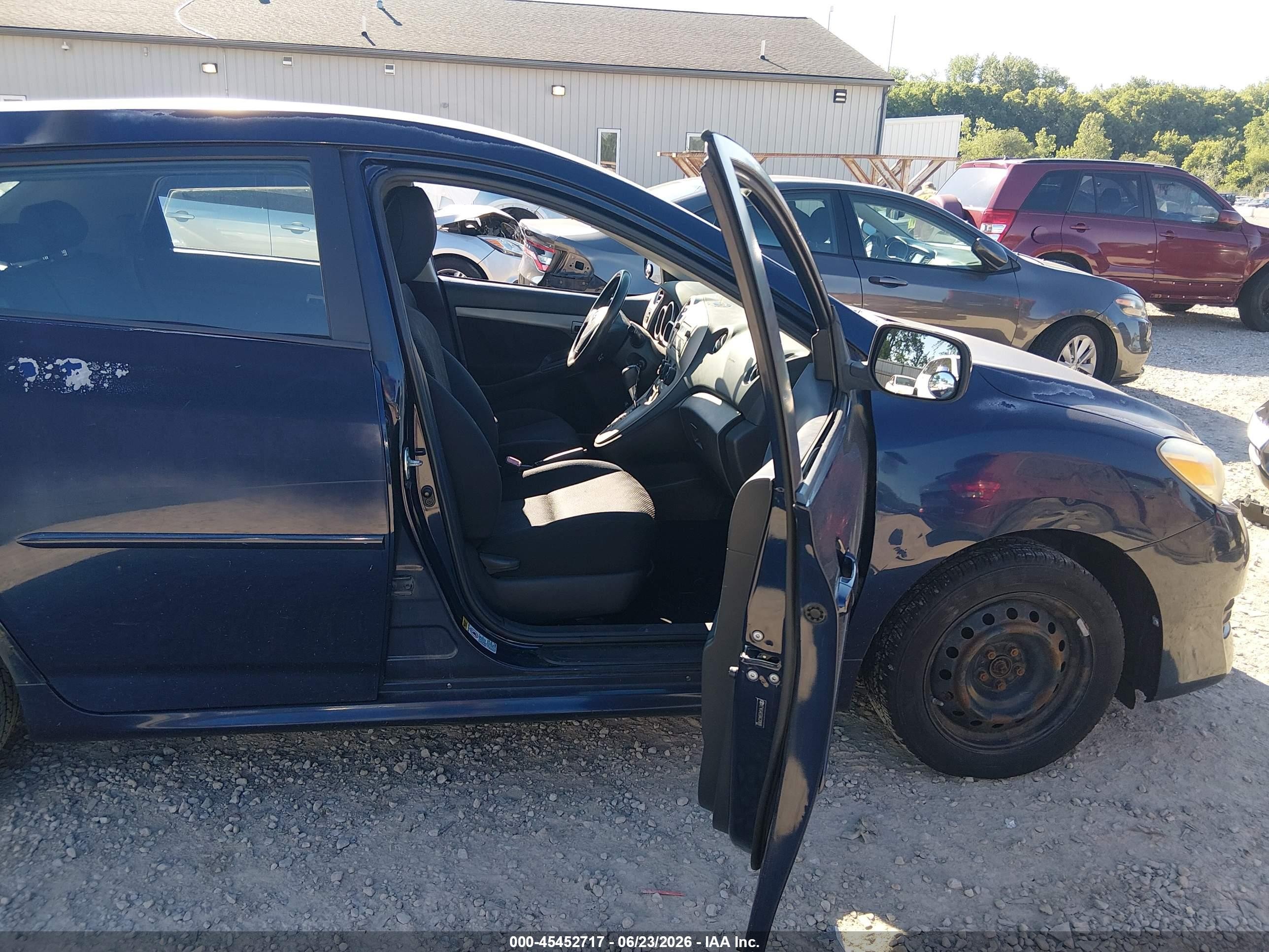 2010 Toyota Matrix   Blue vin: 2T1KU4EE8AC311899