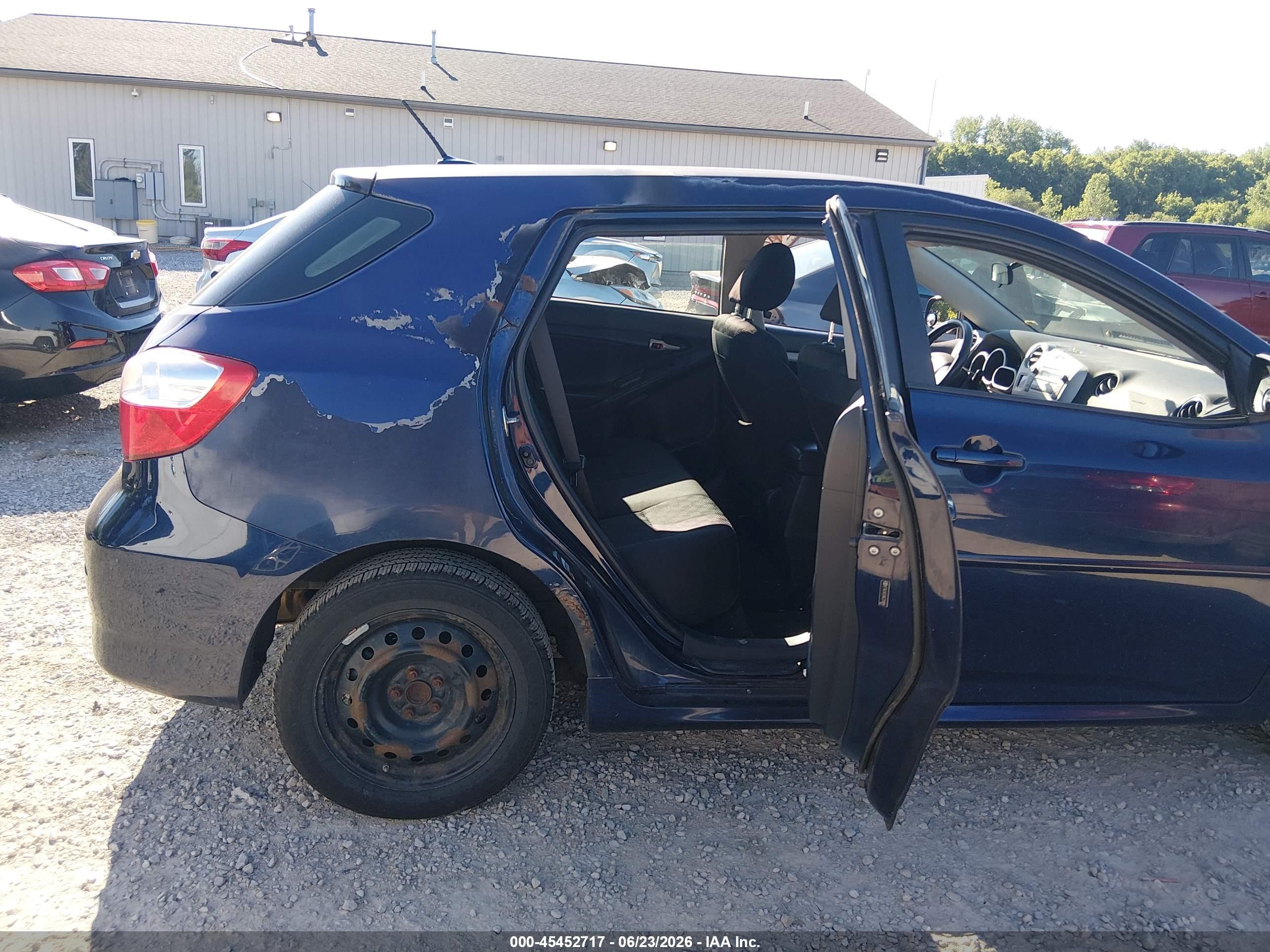 2010 Toyota Matrix   Blue vin: 2T1KU4EE8AC311899