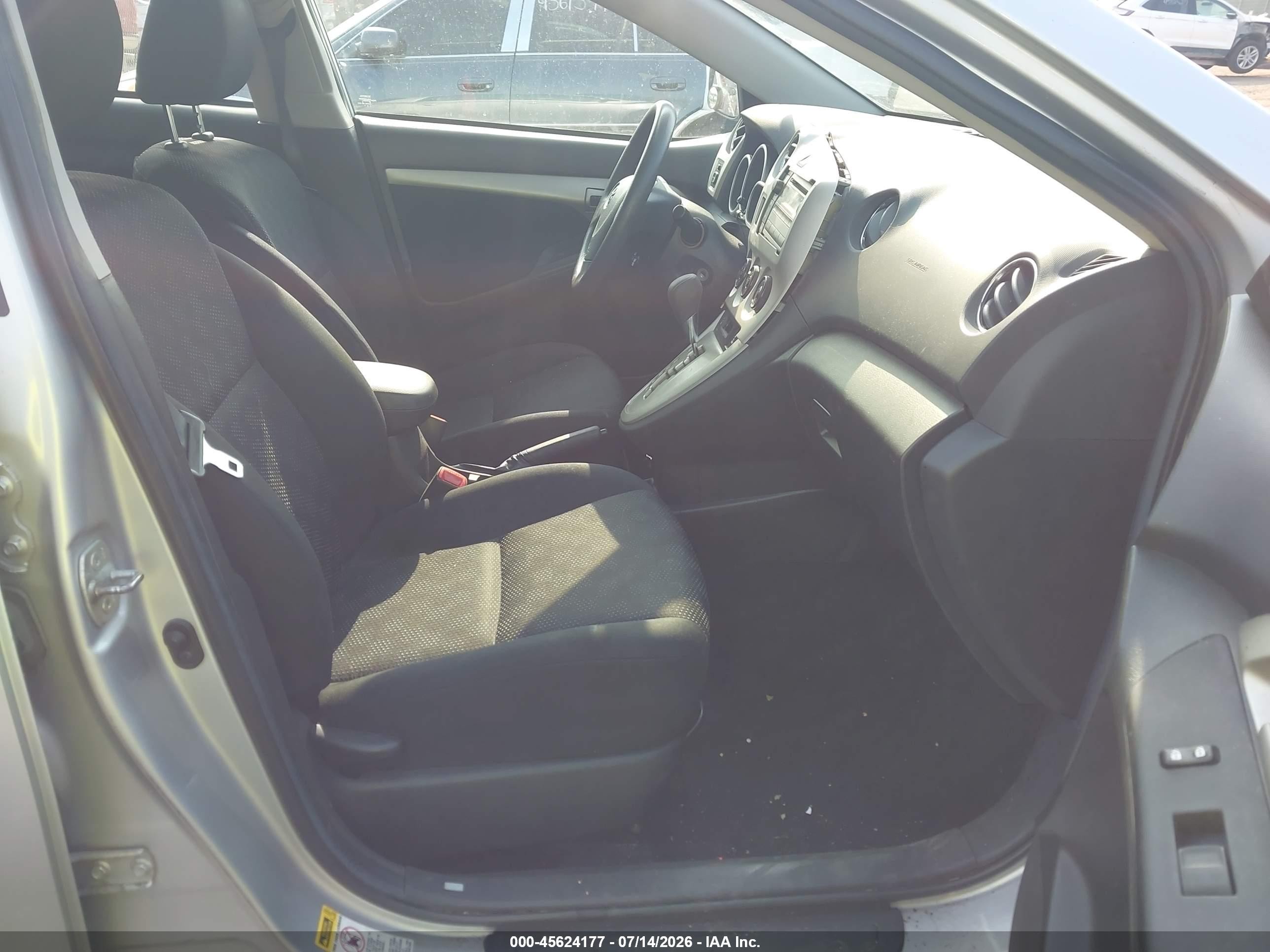 2010 Toyota Matrix   Silver vin: 2T1KU4EE8AC524691