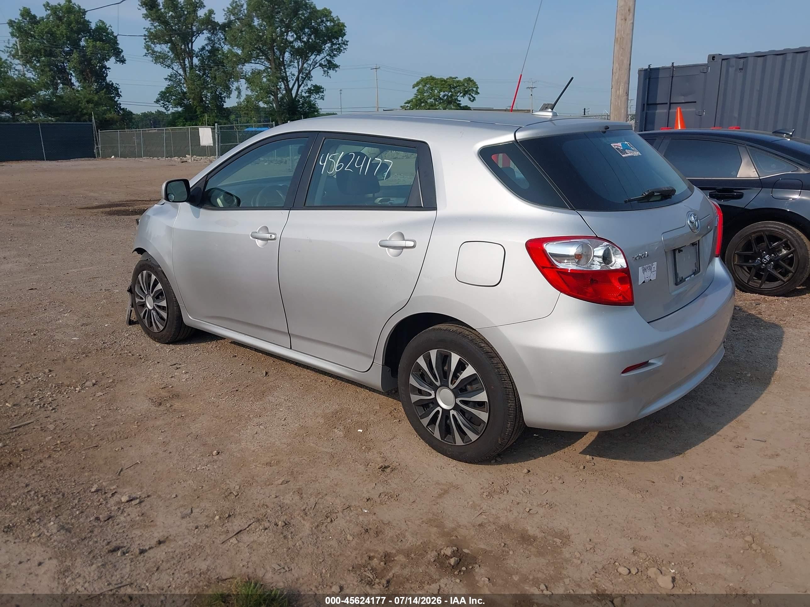 2010 Toyota Matrix   Silver vin: 2T1KU4EE8AC524691