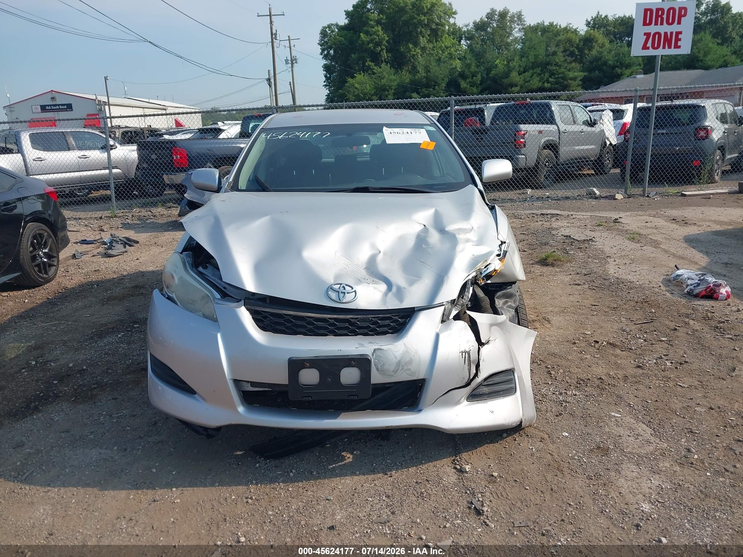 2010 Toyota Matrix   Silver vin: 2T1KU4EE8AC524691