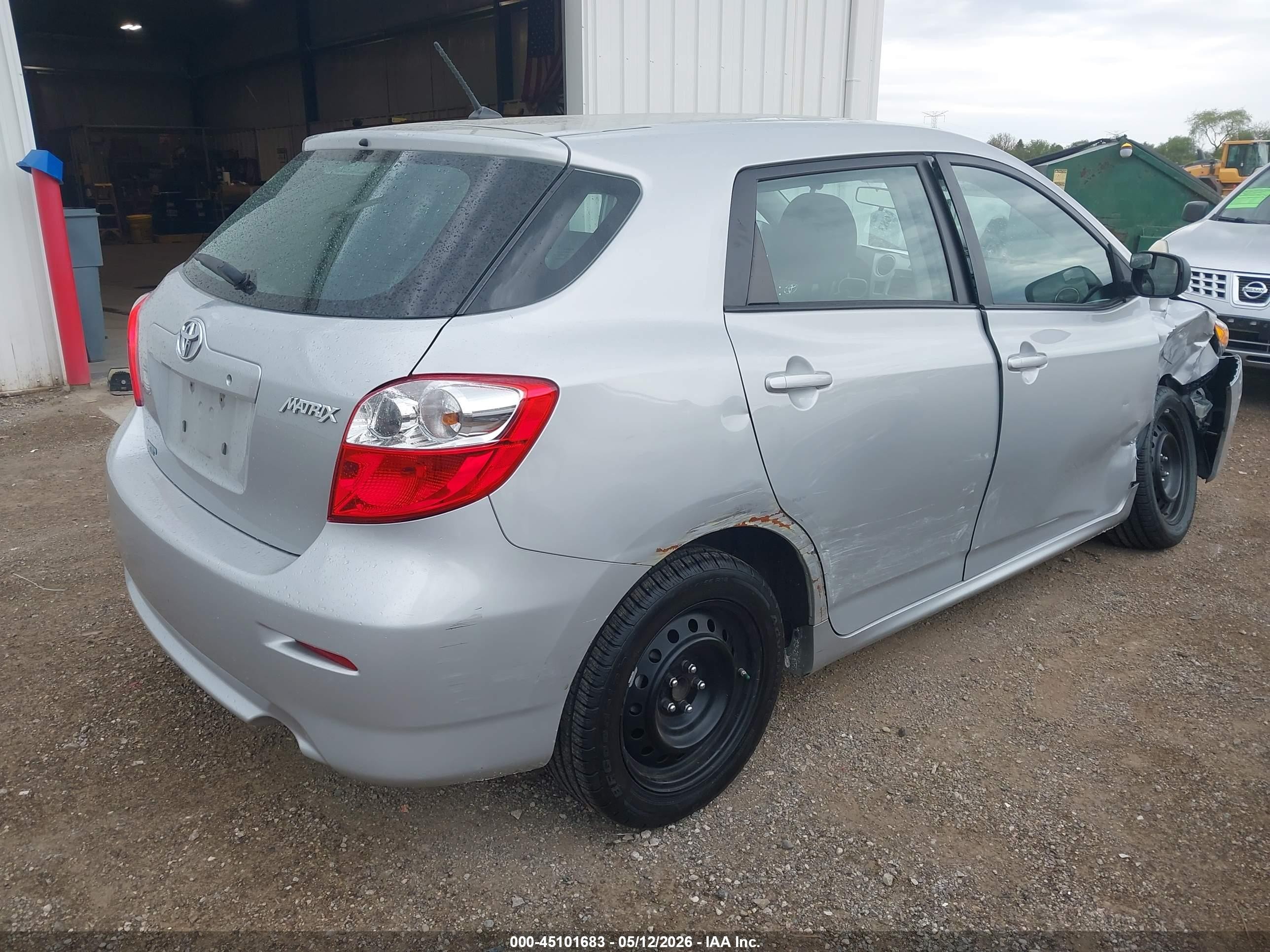 2013 Toyota Matrix L Silver vin: 2T1KU4EE8DC058670