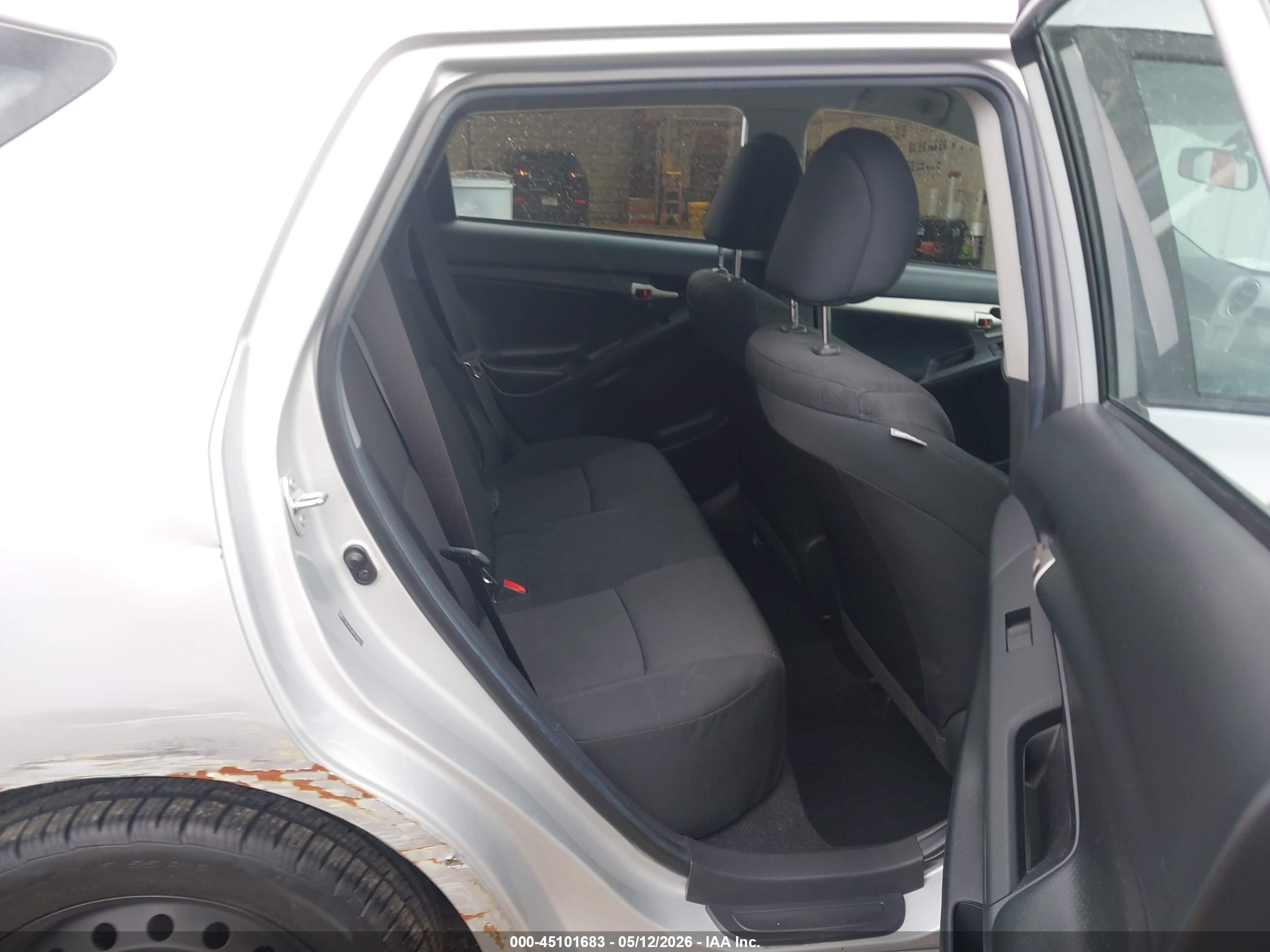 2013 Toyota Matrix L Silver vin: 2T1KU4EE8DC058670