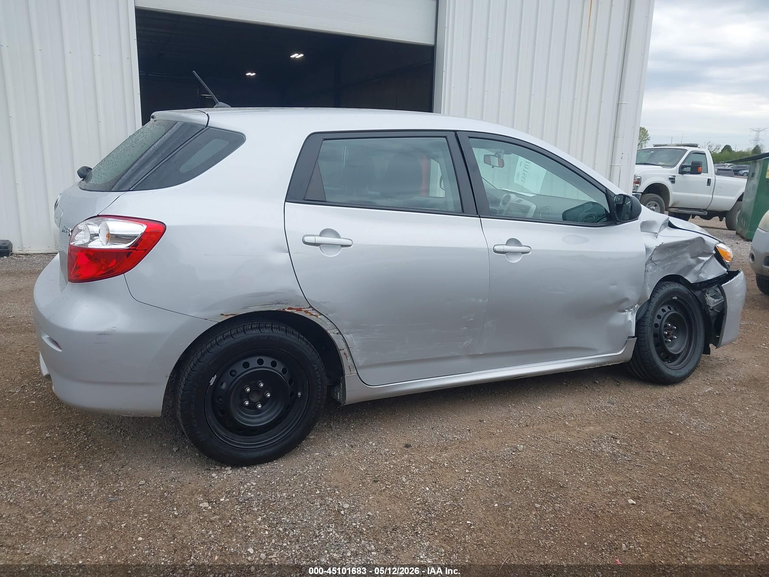 2013 Toyota Matrix L Silver vin: 2T1KU4EE8DC058670