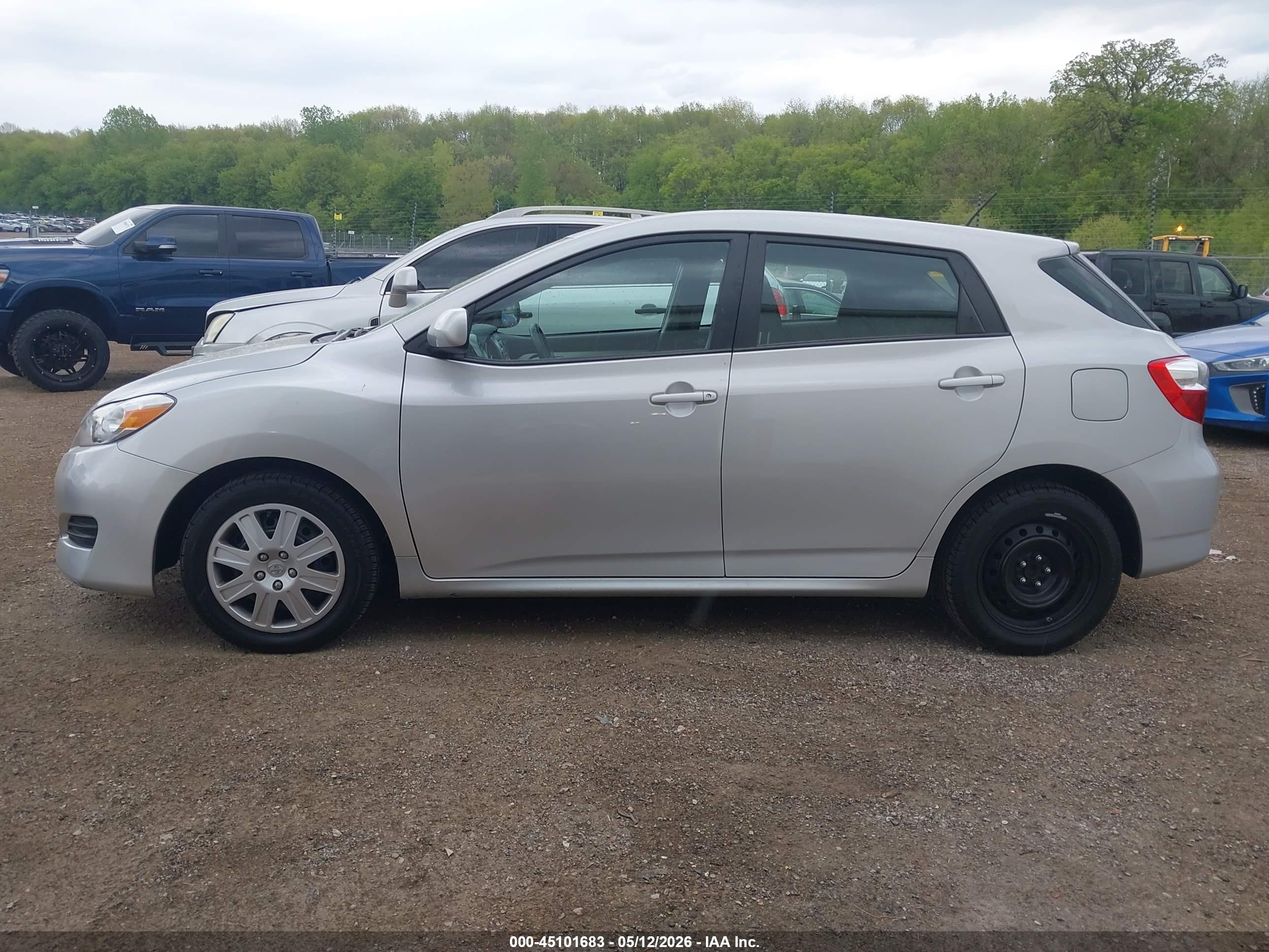 2013 Toyota Matrix L Silver vin: 2T1KU4EE8DC058670