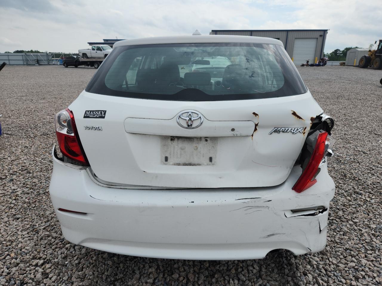 2010 Toyota Matrix Base White vin: 2T1KU4EE9AC276578