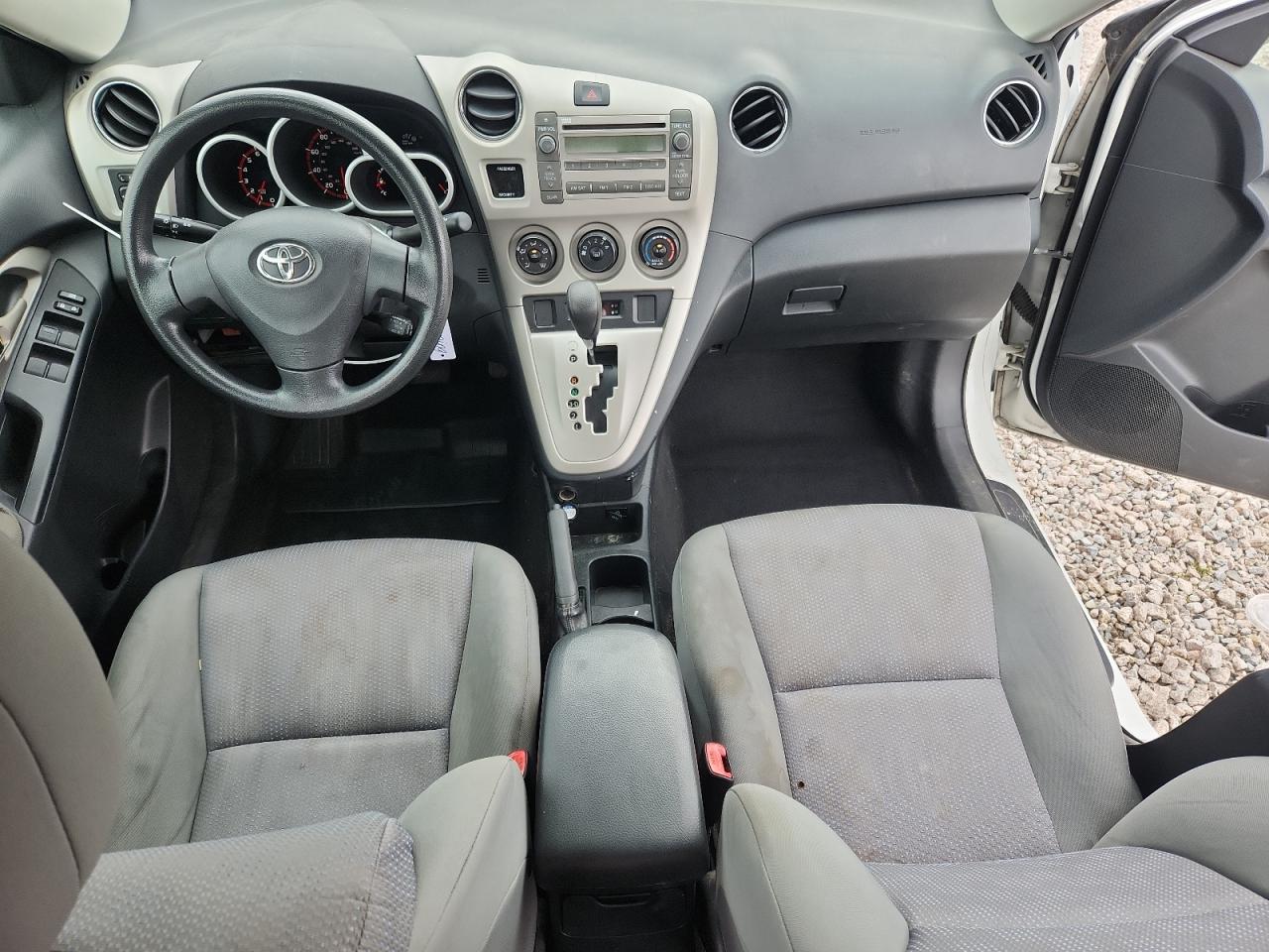 2010 Toyota Matrix Base White vin: 2T1KU4EE9AC276578