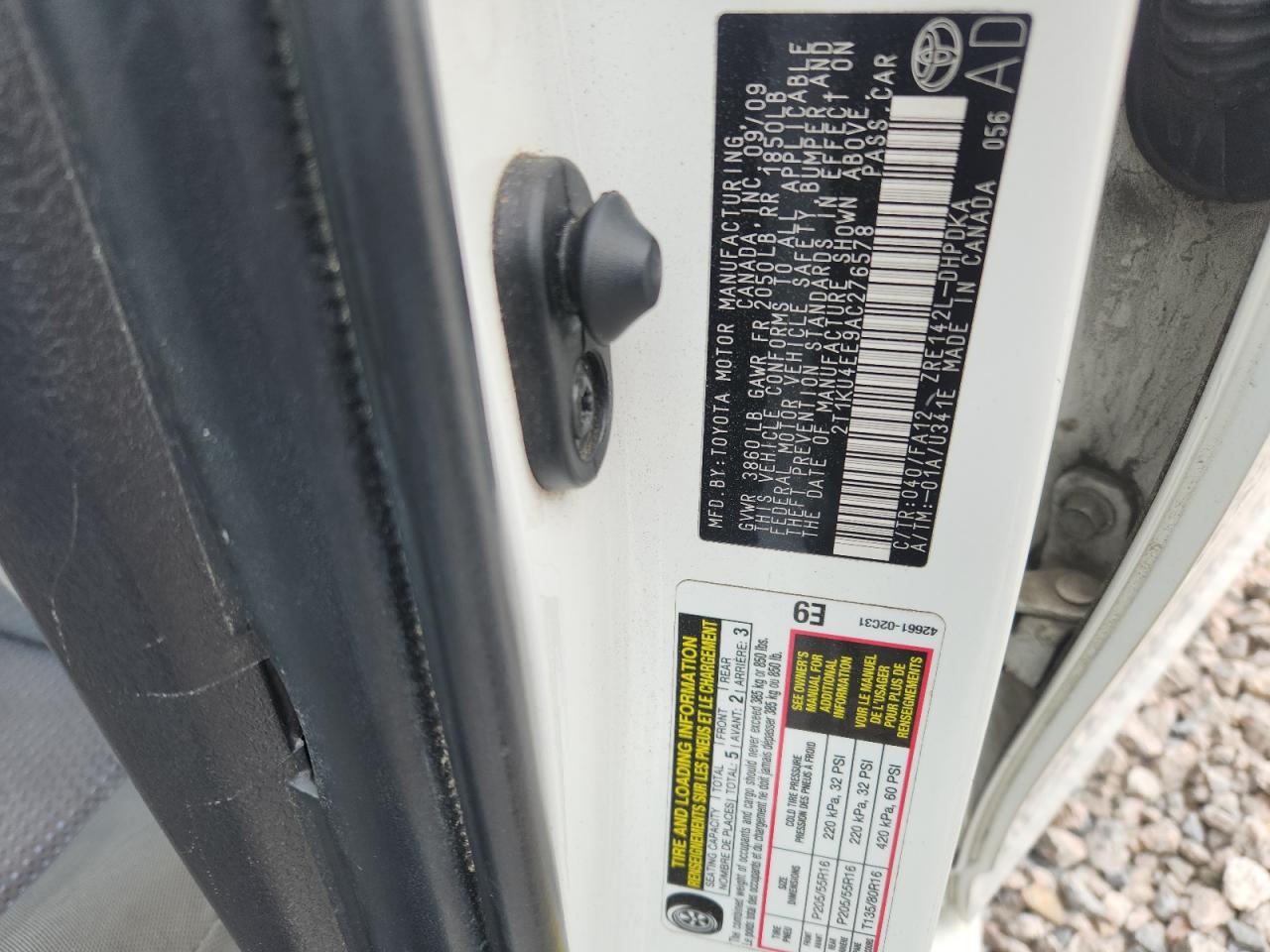 2010 Toyota Matrix Base White vin: 2T1KU4EE9AC276578