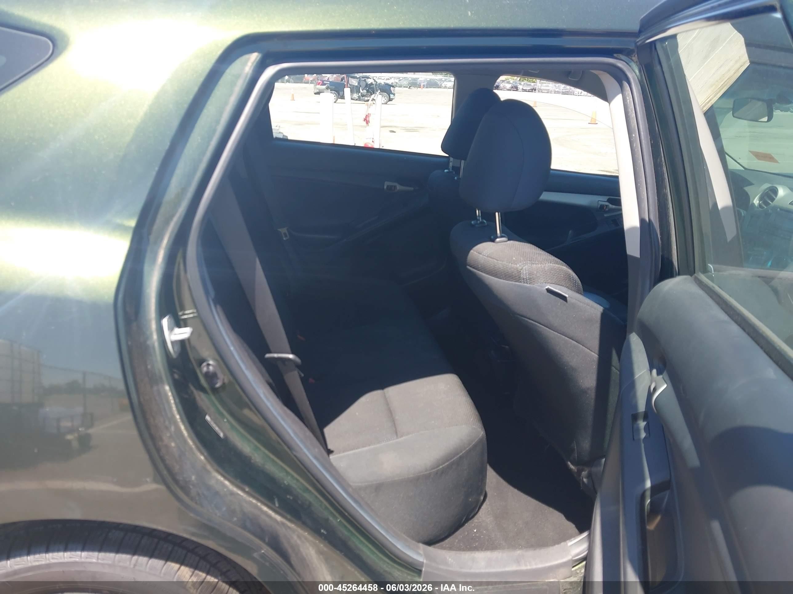 2011 Toyota Matrix   Зеленый vin: 2T1KU4EE9BC555191