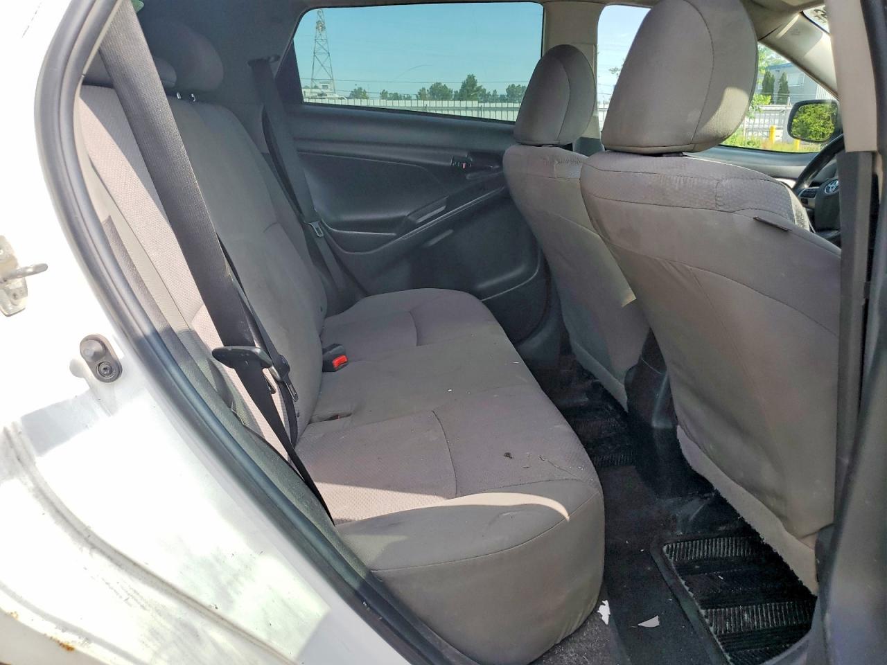 2011 Toyota Matrix White vin: 2T1KU4EE9BC665478