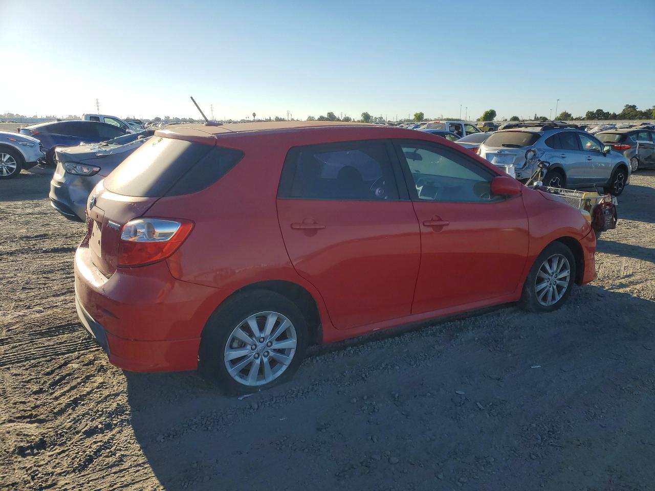 2010 Toyota Matrix Base Red vin: 2T1KU4EEXAC336366