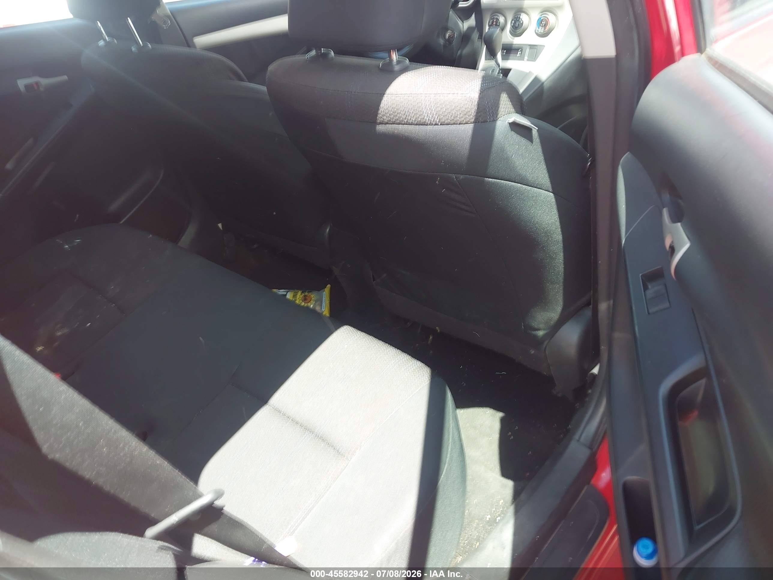 2011 Toyota Matrix   Red vin: 2T1KU4EEXBC552901