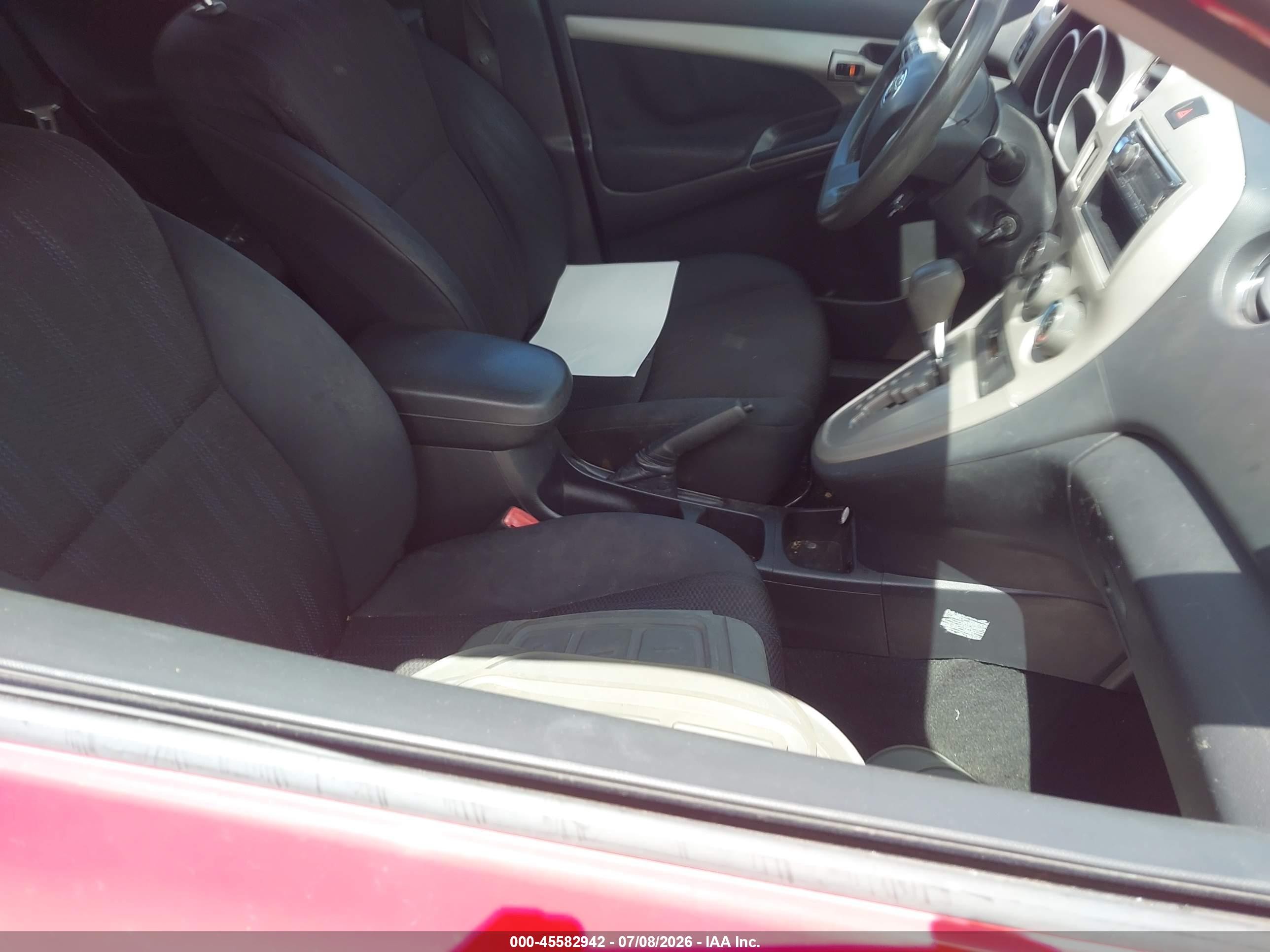2011 Toyota Matrix   Red vin: 2T1KU4EEXBC552901
