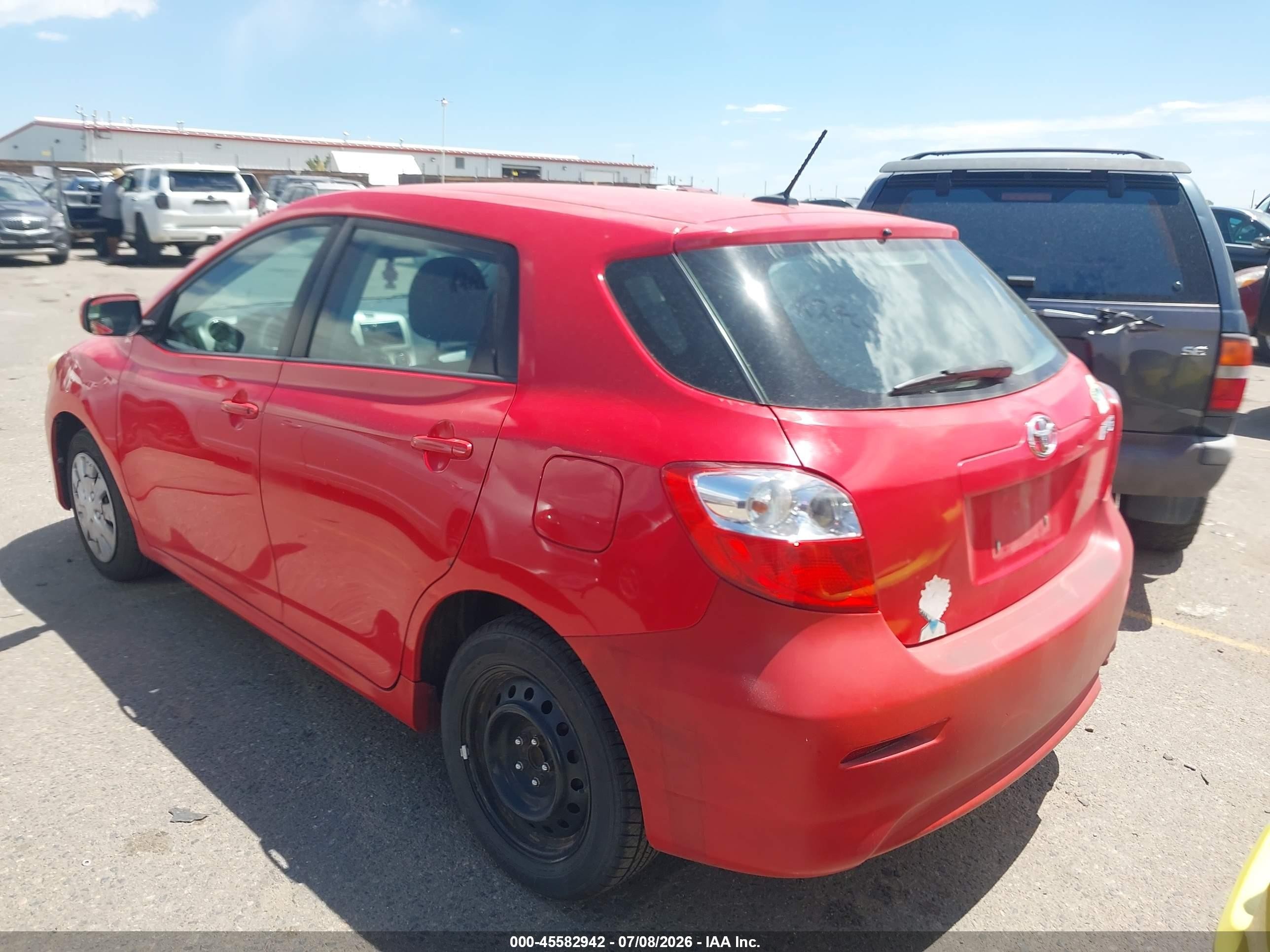 2011 Toyota Matrix   Red vin: 2T1KU4EEXBC552901