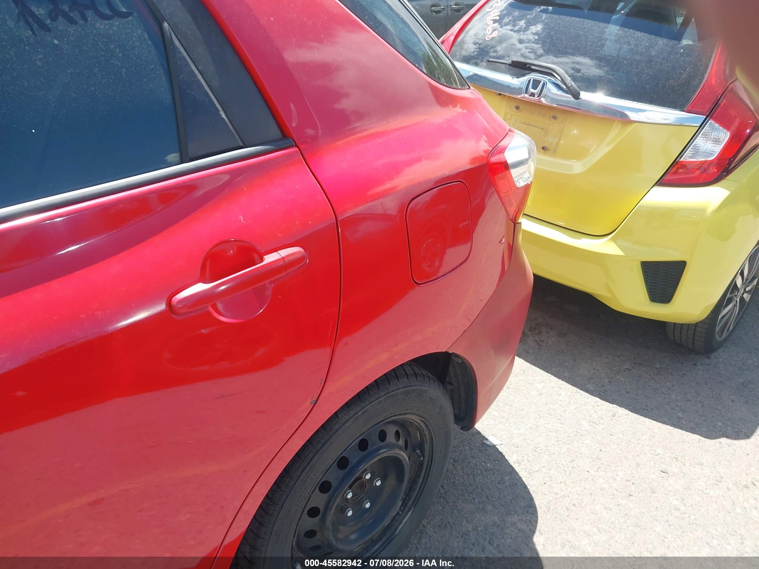 2011 Toyota Matrix   Red vin: 2T1KU4EEXBC552901