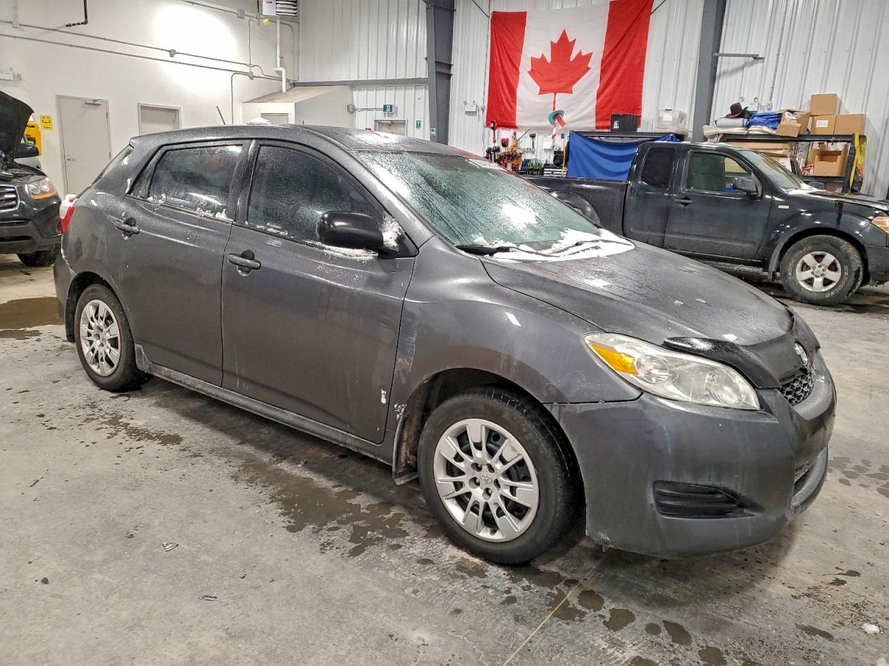2014 Toyota Matrix Base Угольный vin: 2T1KU4EEXEC132141