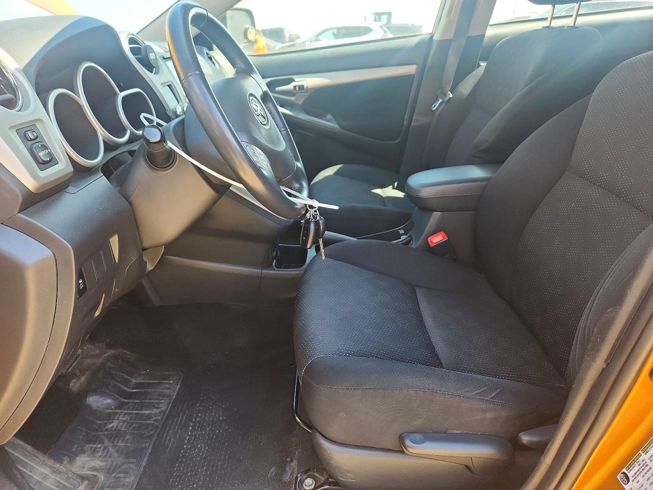 2009 Toyota Corolla Matrix S Gold vin: 2T1LE40E09C002867