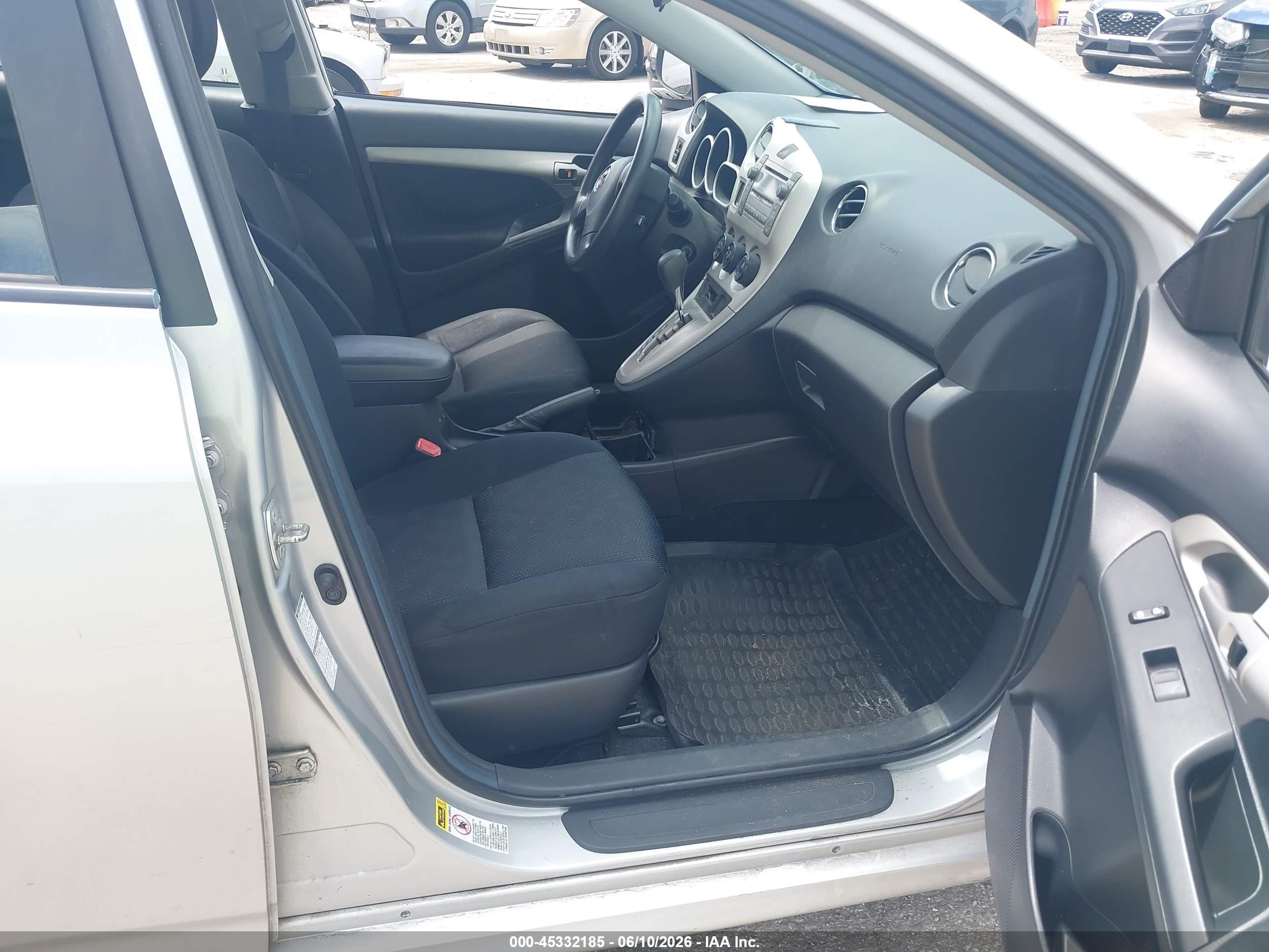 2009 Toyota Matrix S Silver vin: 2T1LE40E09C007812