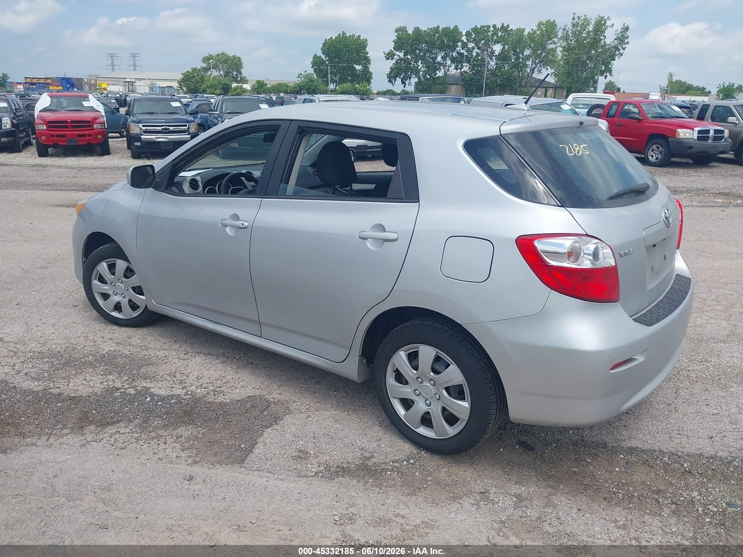 2009 Toyota Matrix S Silver vin: 2T1LE40E09C007812