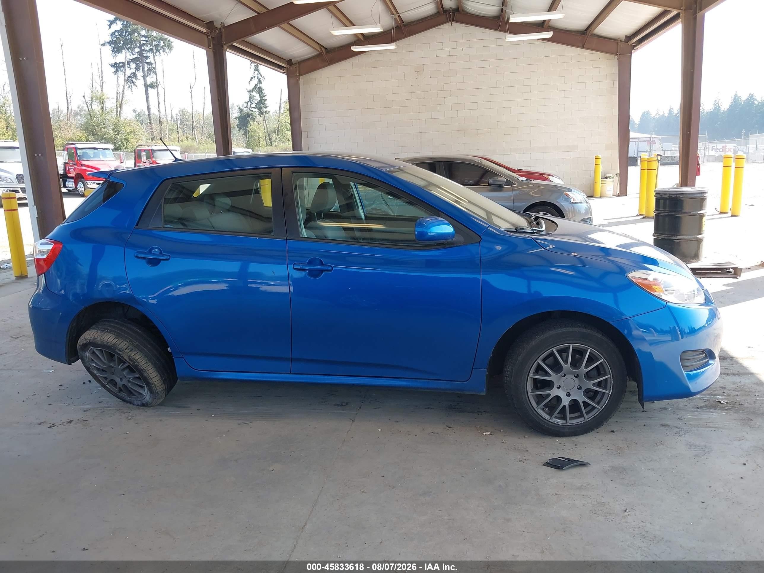 2009 Toyota Matrix S Blue vin: 2T1LE40E19C009150