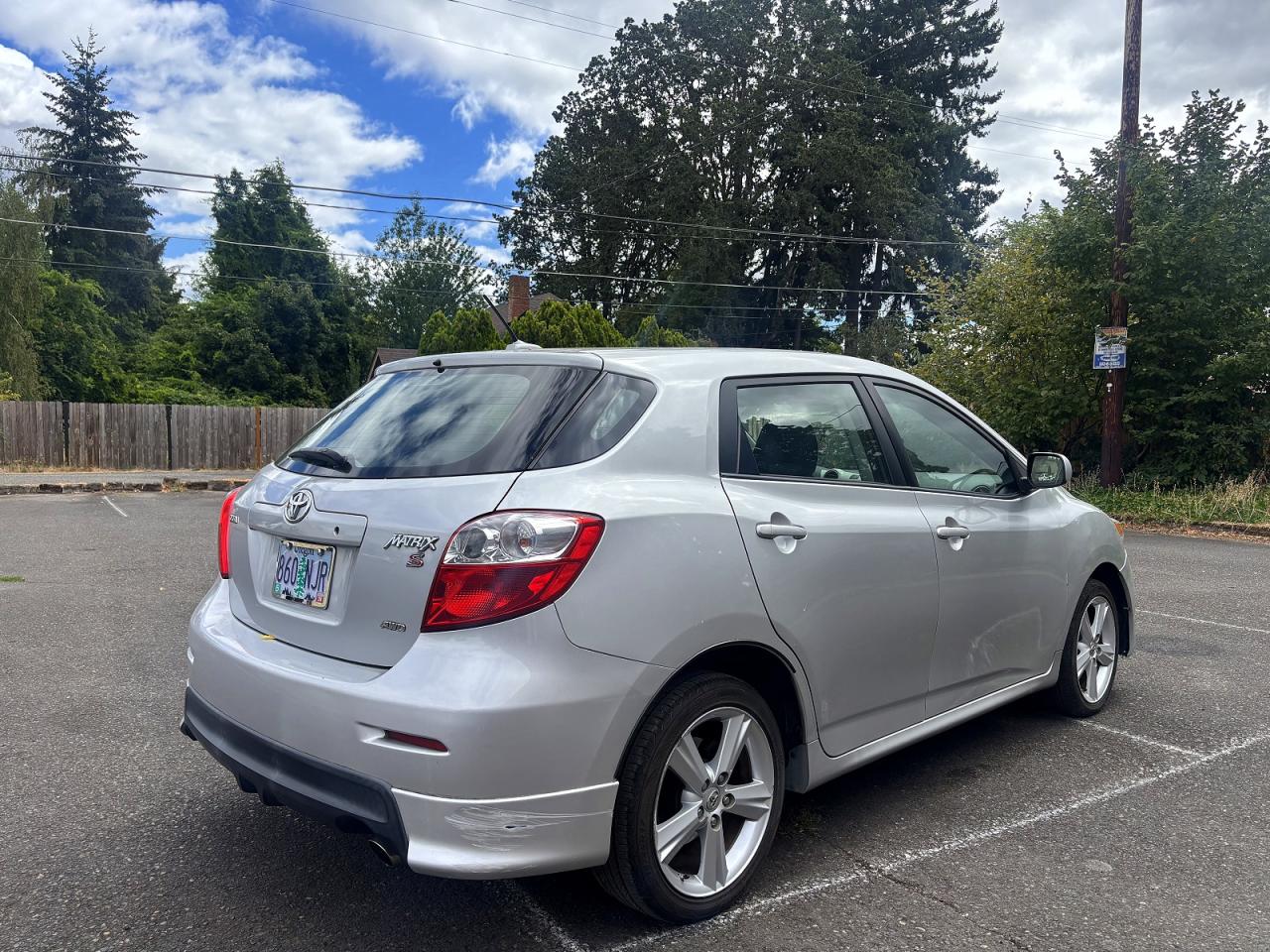 2009 Toyota Corolla Matrix S Silver vin: 2T1LE40E39C006427