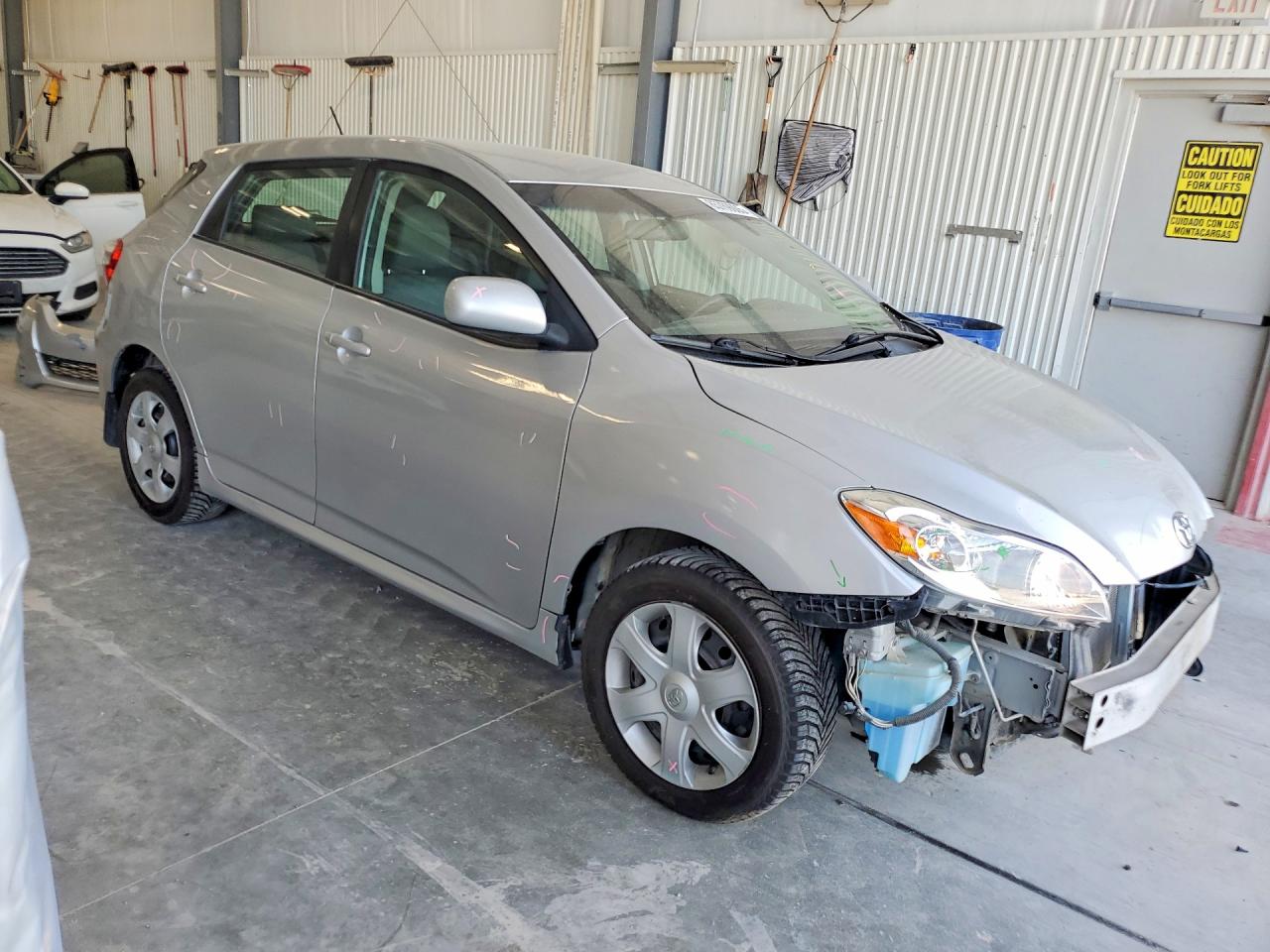 2009 Toyota Corolla Matrix Silver vin: 2T1LE40E39C008310