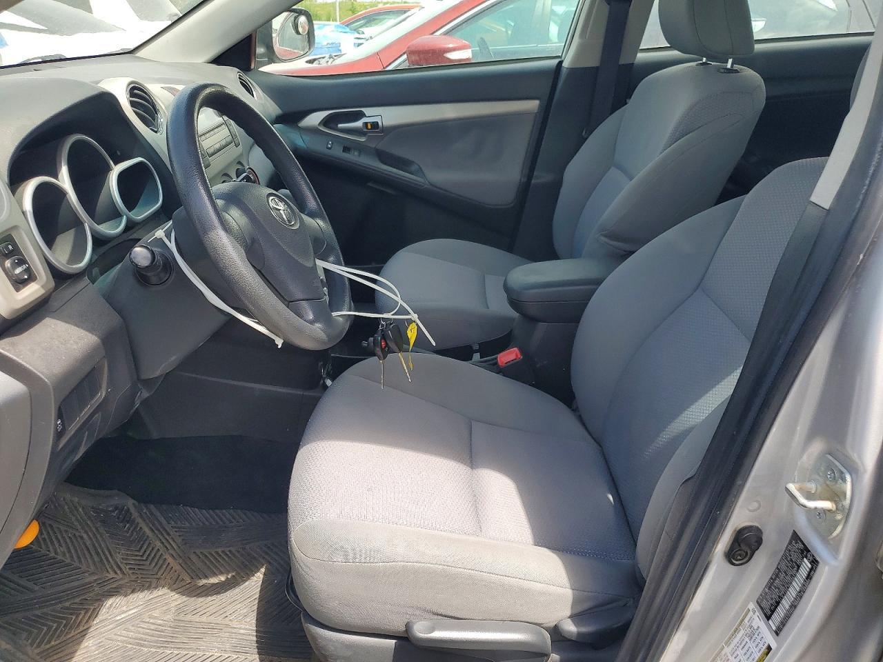 2009 Toyota Corolla Matrix Silver vin: 2T1LE40E39C008310
