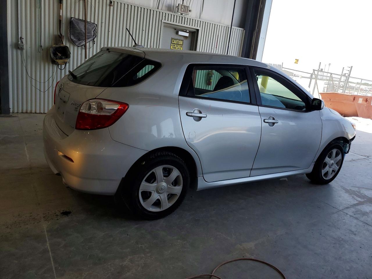 2009 Toyota Corolla Matrix Silver vin: 2T1LE40E39C008310
