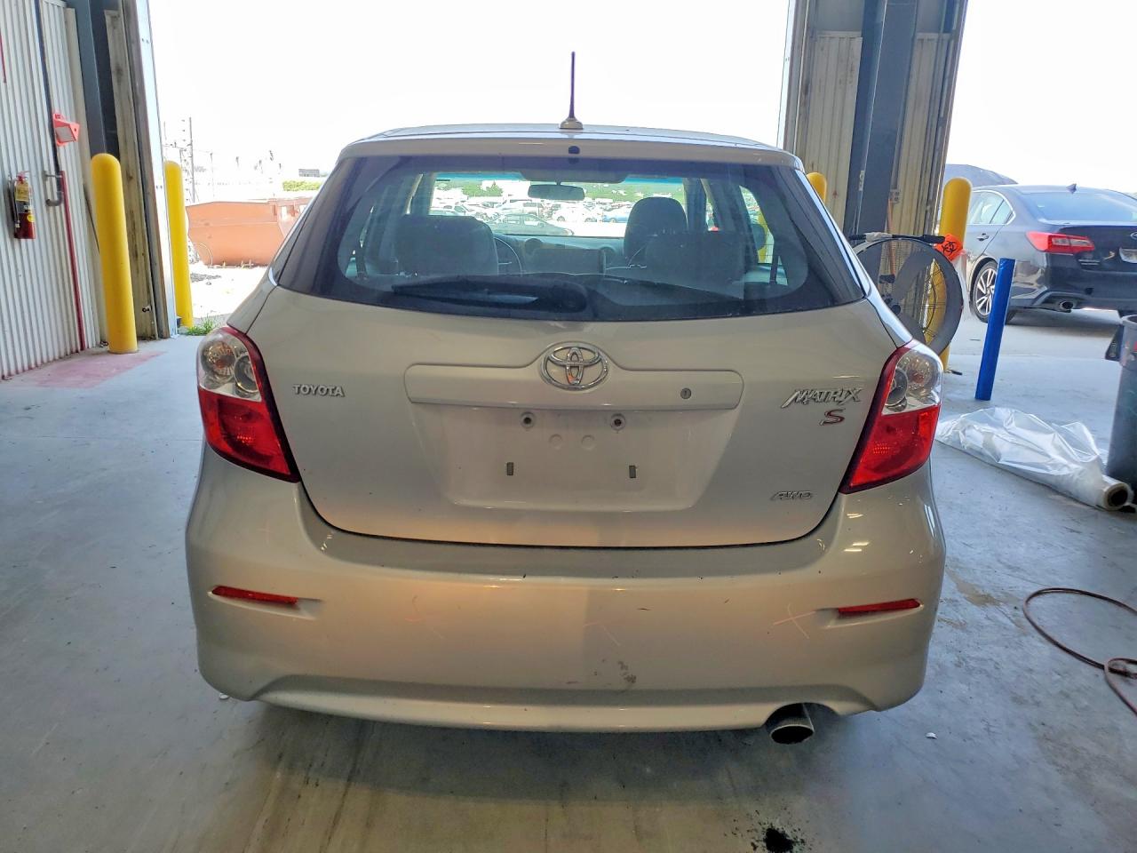 2009 Toyota Corolla Matrix Silver vin: 2T1LE40E39C008310