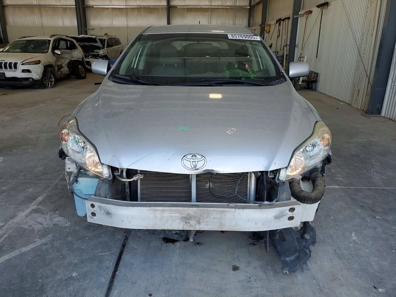 2009 Toyota Corolla Matrix Silver vin: 2T1LE40E39C008310