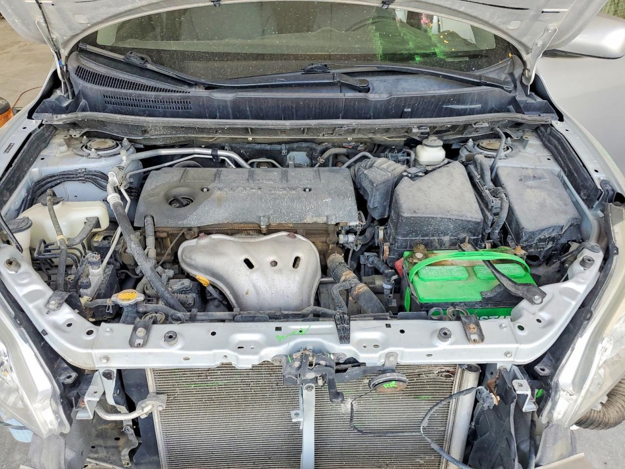 2009 Toyota Corolla Matrix Silver vin: 2T1LE40E39C008310