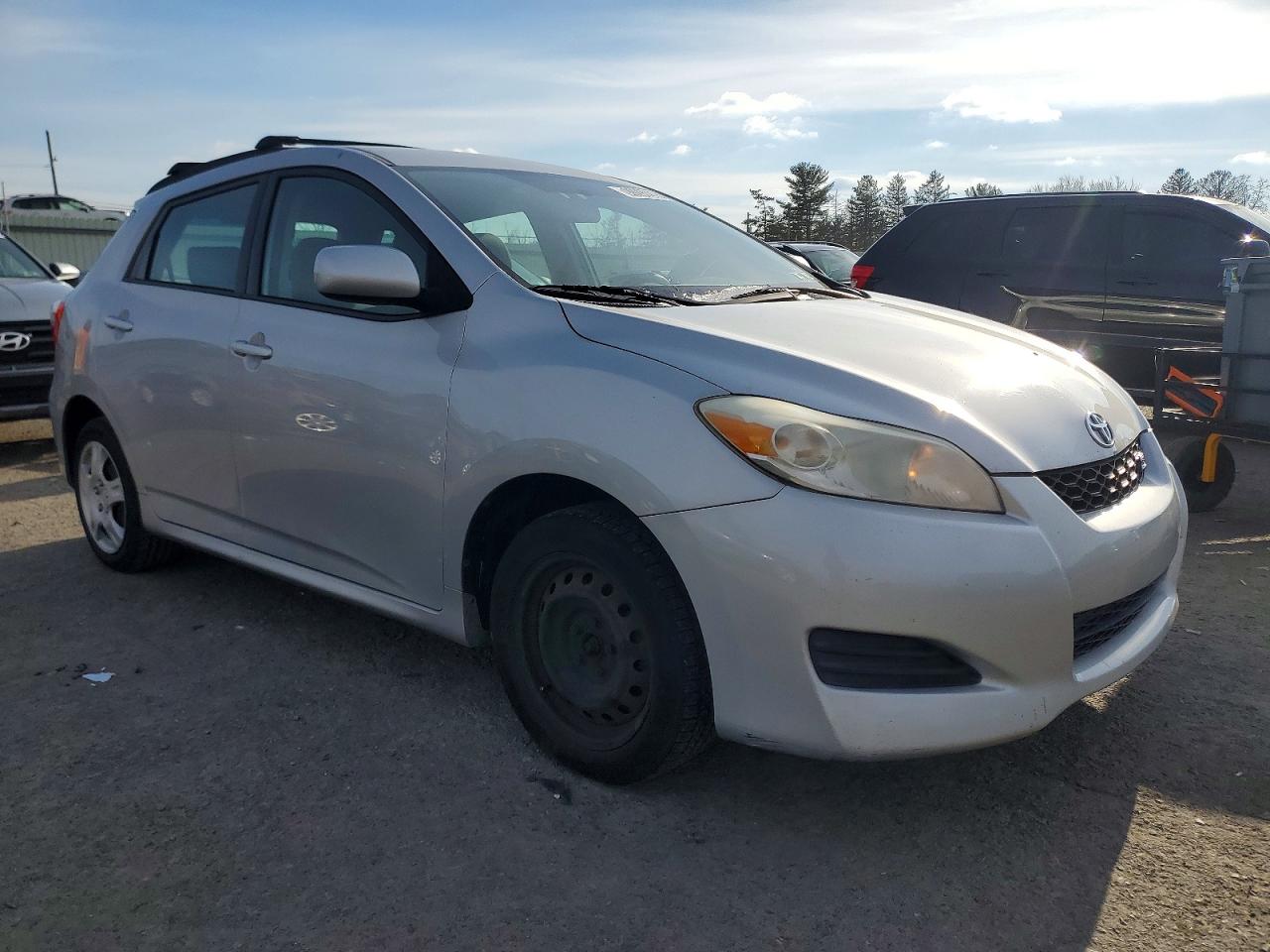 2009 Toyota Corolla Matrix S Silver vin: 2T1LE40E39C011871