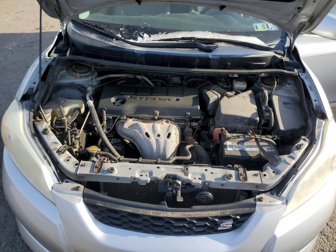 2009 Toyota Corolla Matrix S Silver vin: 2T1LE40E39C011871