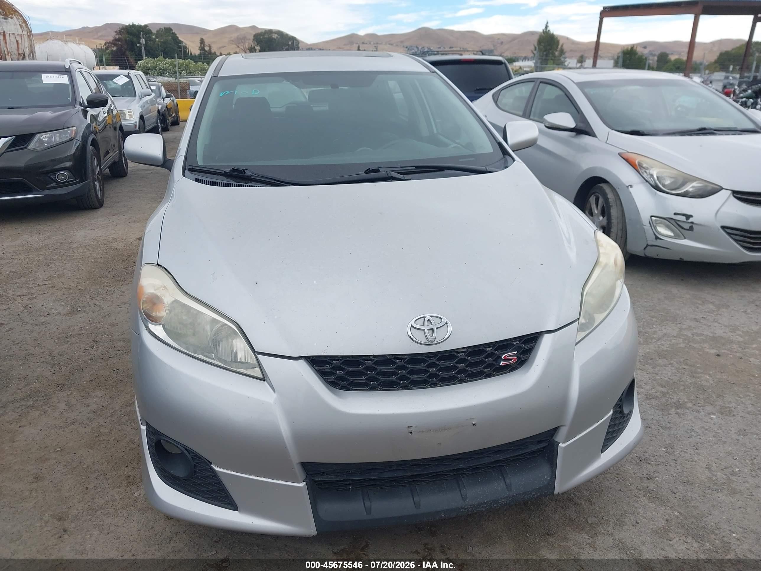 2009 Toyota Matrix S Silver vin: 2T1LE40E69C007717