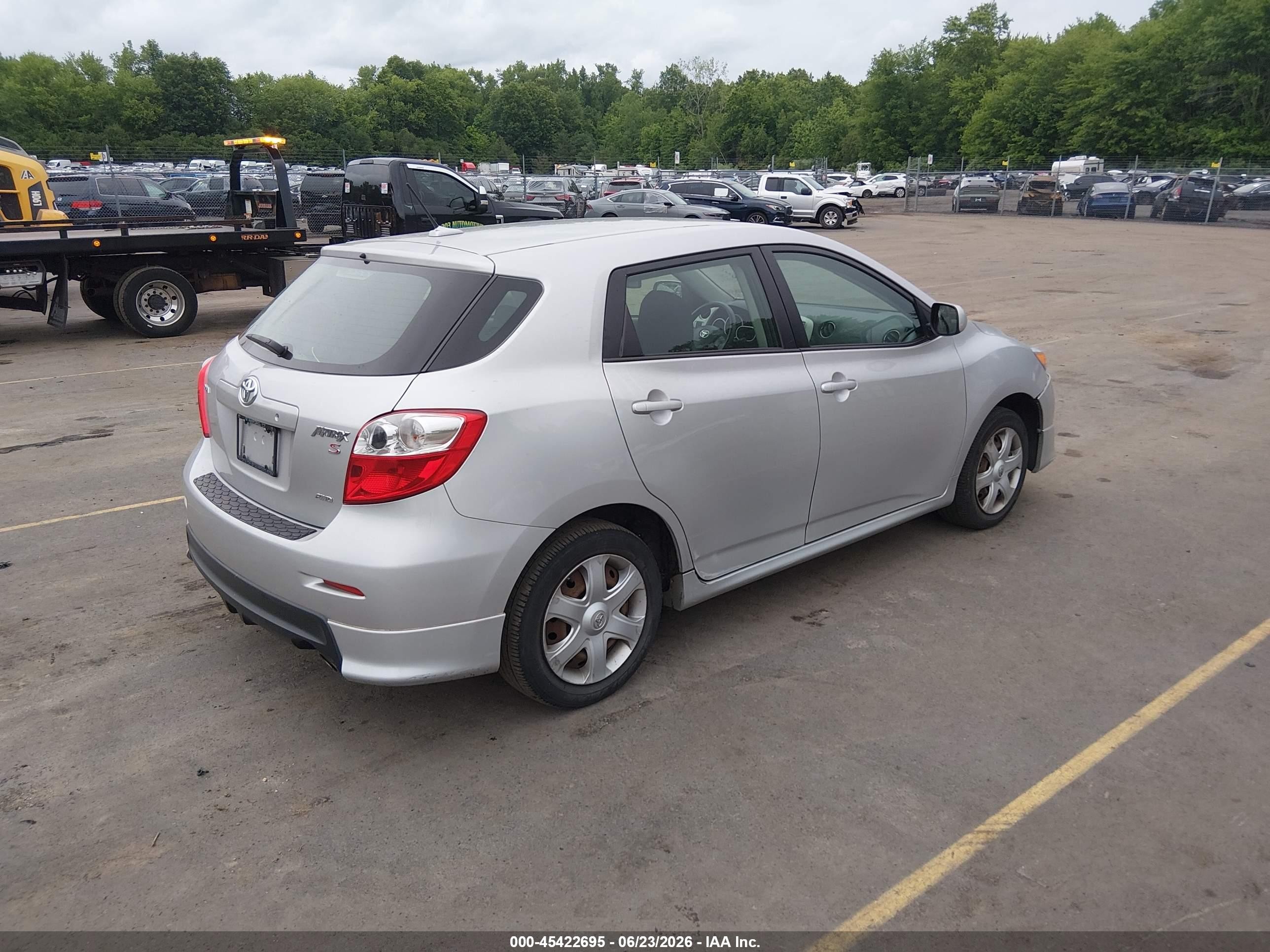 2009 Toyota Matrix S Silver vin: 2T1LE40E79C005152