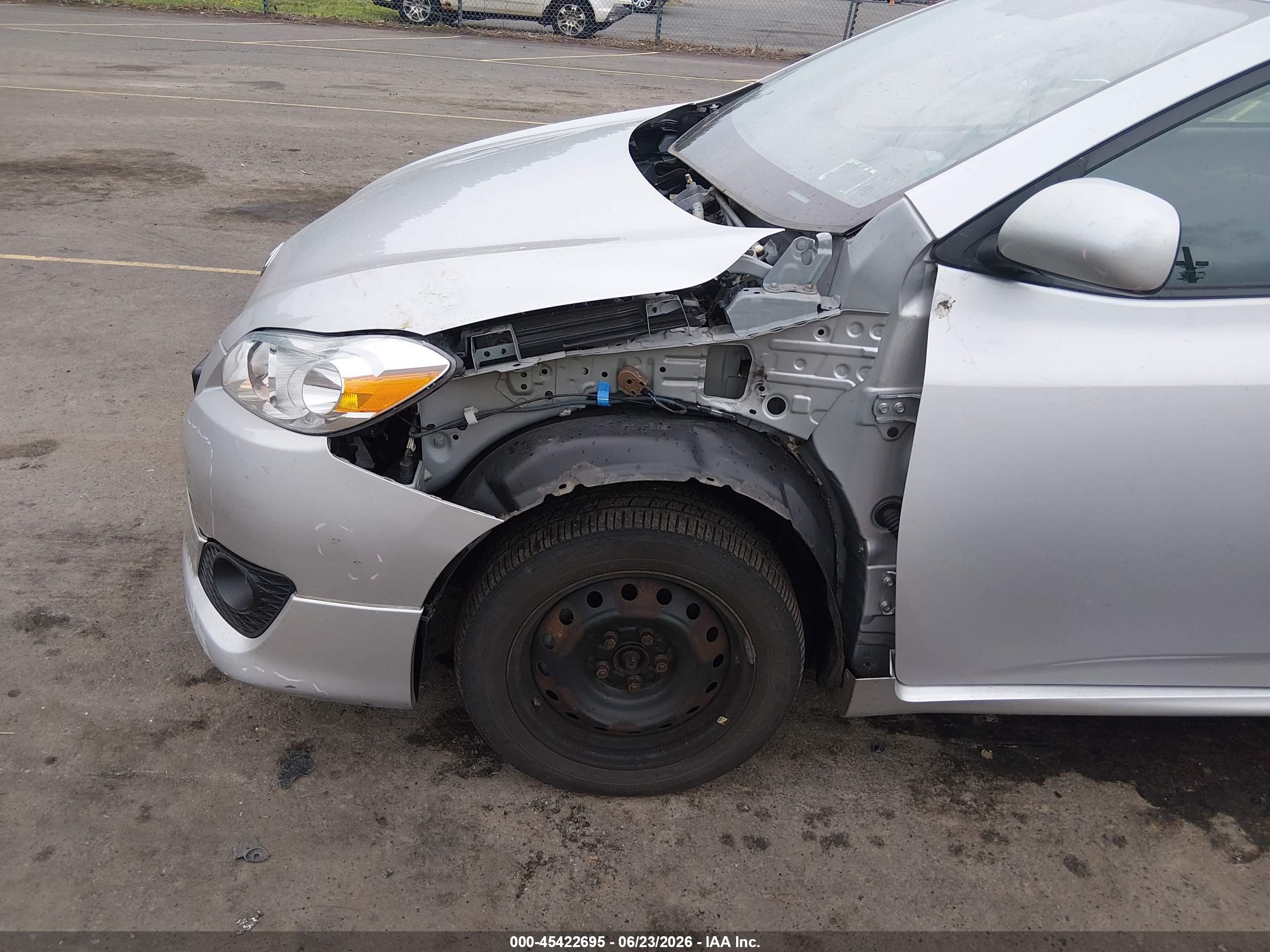 2009 Toyota Matrix S Silver vin: 2T1LE40E79C005152