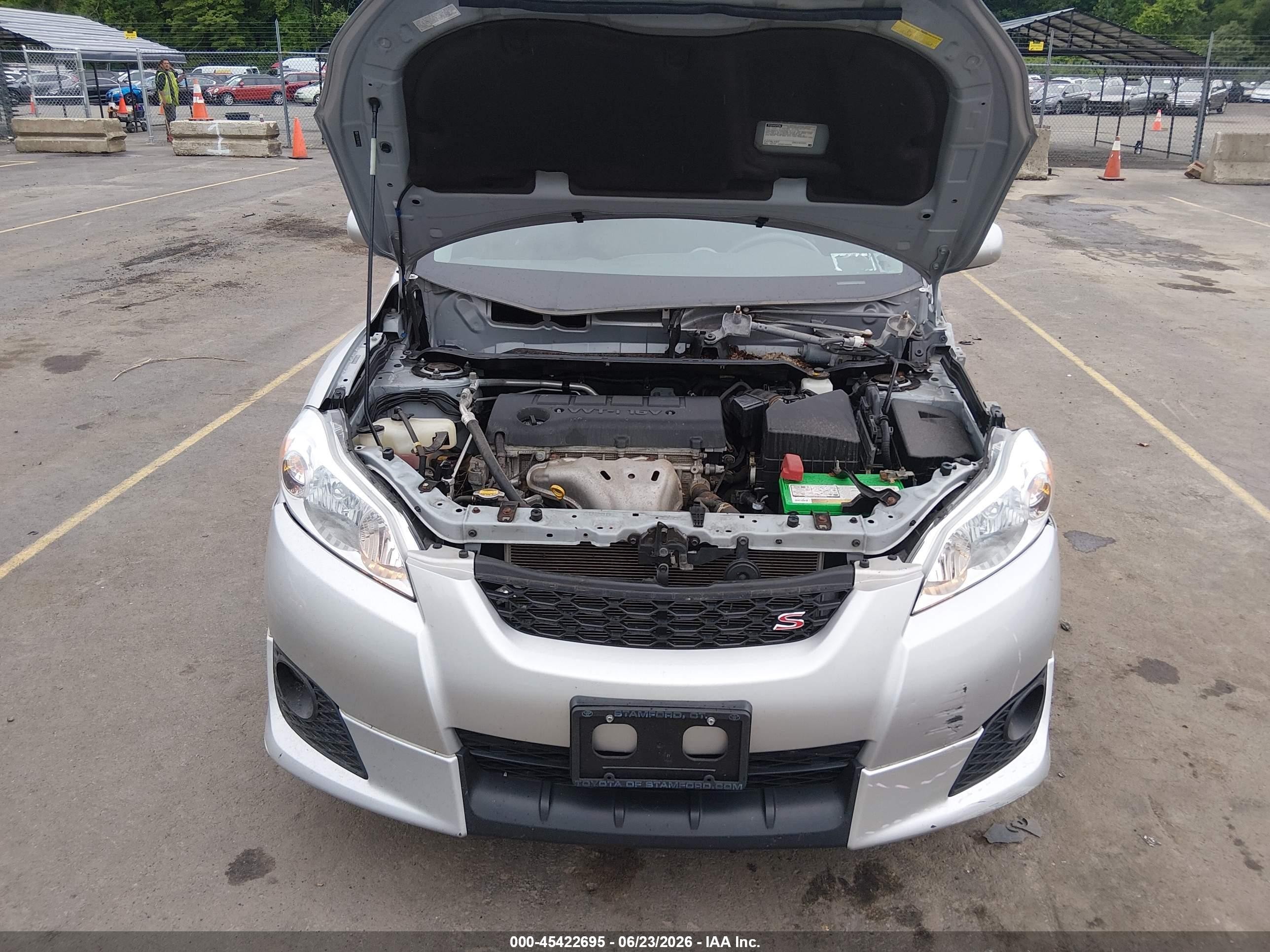 2009 Toyota Matrix S Silver vin: 2T1LE40E79C005152