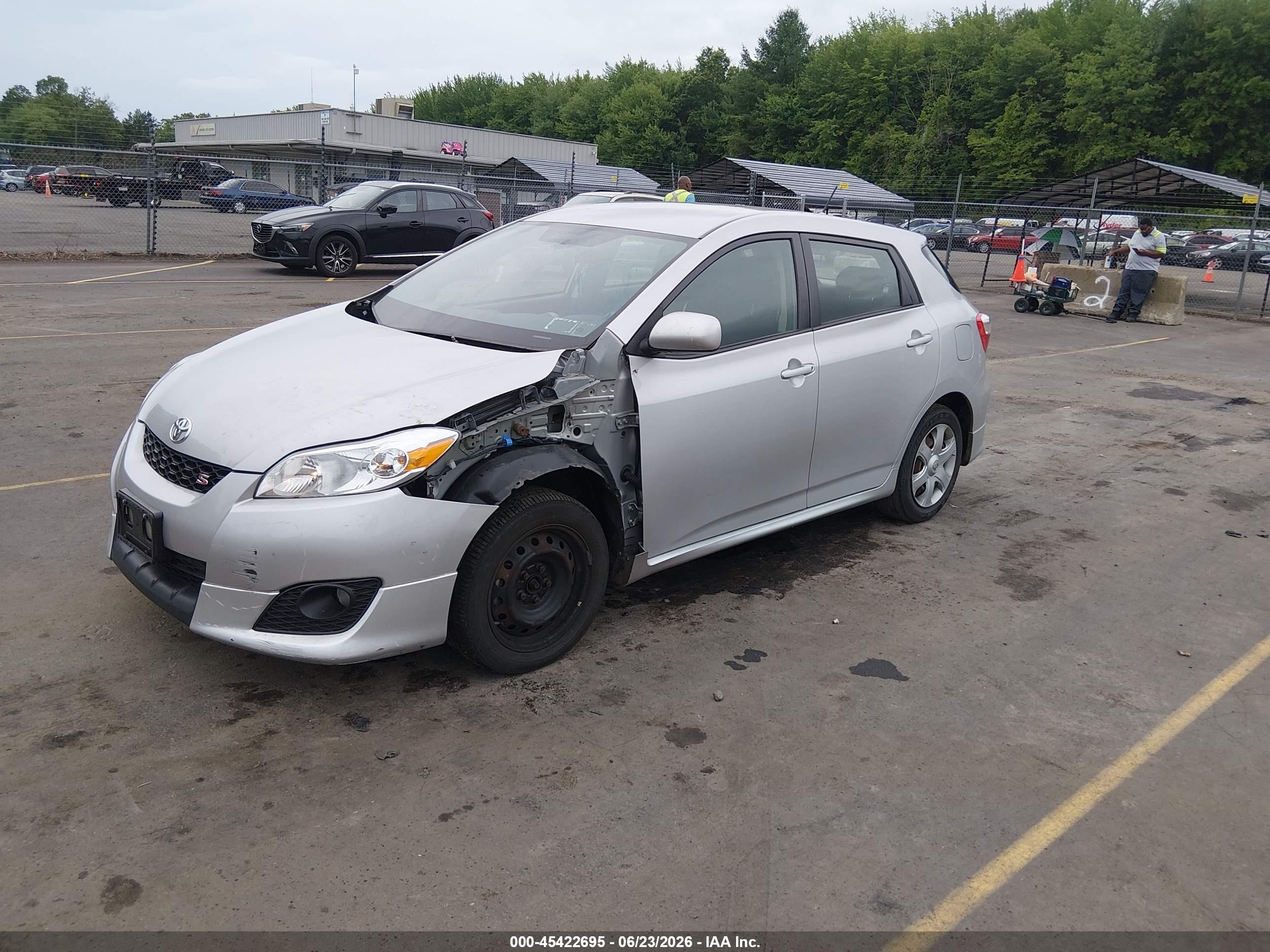 2009 Toyota Matrix S Silver vin: 2T1LE40E79C005152