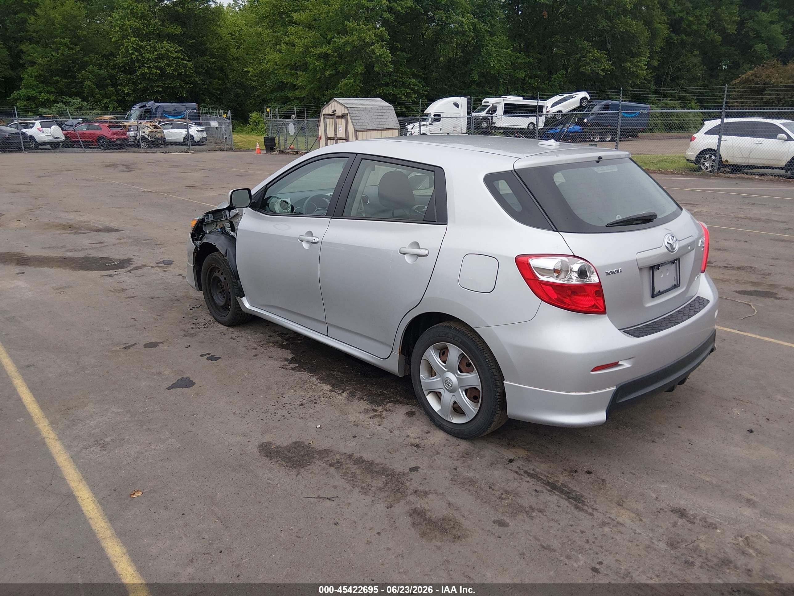 2009 Toyota Matrix S Silver vin: 2T1LE40E79C005152