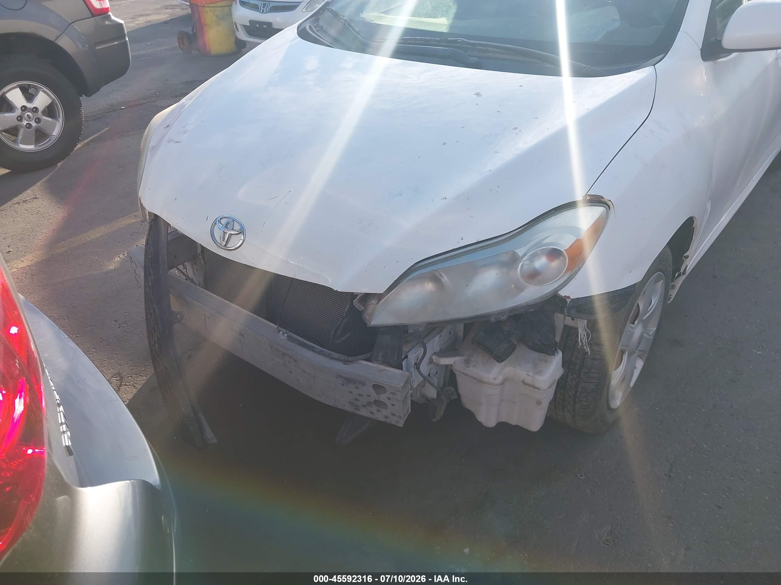 2009 Toyota Matrix S Белый vin: 2T1LE40E89C003331