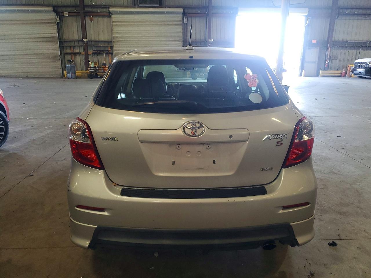 2009 Toyota Corolla Matrix S Silver vin: 2T1LE40EX9C004822