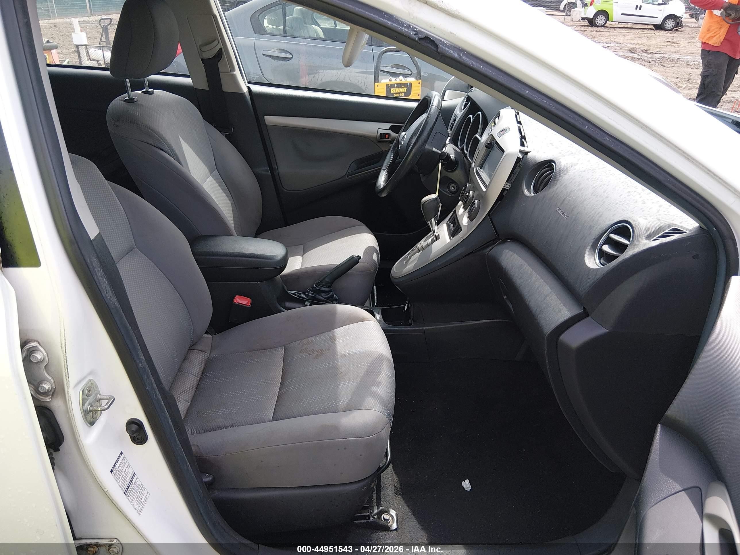 2013 Toyota Matrix S White vin: 2T1LE4EE2DC023012