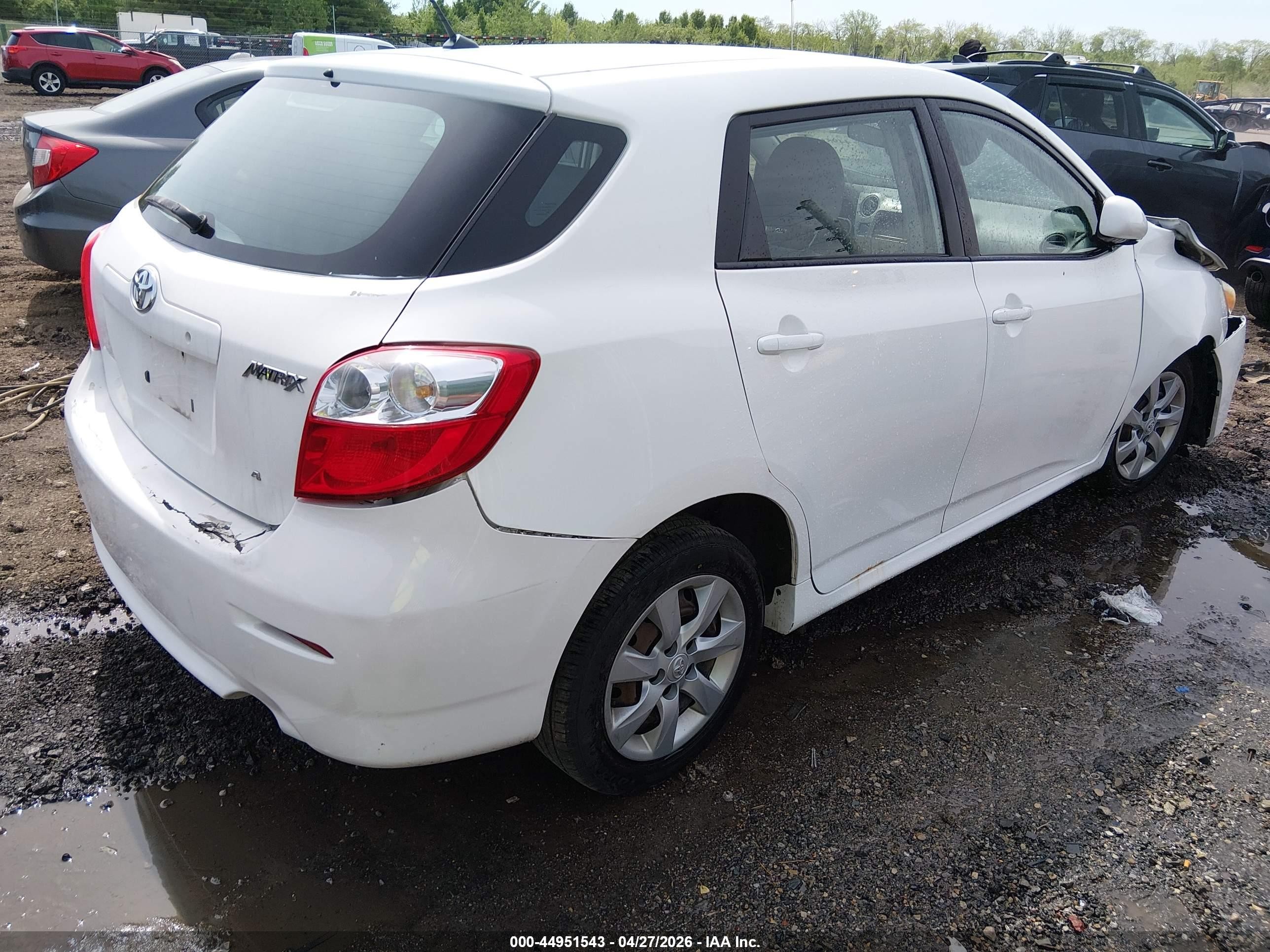2013 Toyota Matrix S White vin: 2T1LE4EE2DC023012