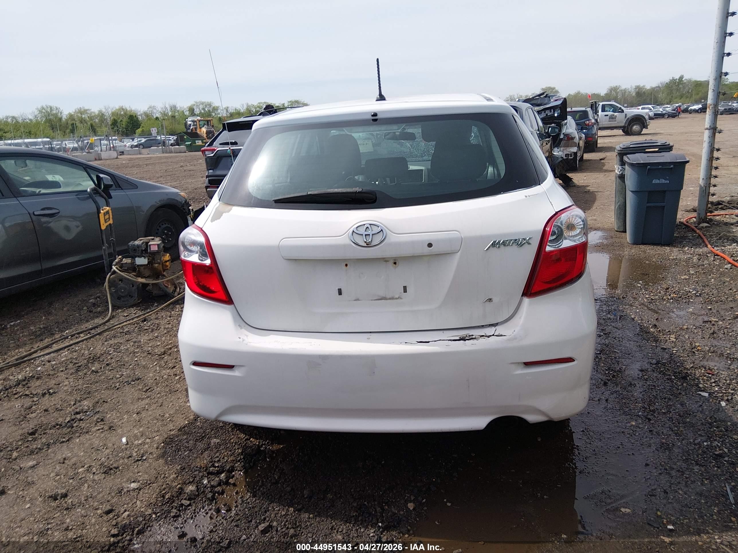 2013 Toyota Matrix S White vin: 2T1LE4EE2DC023012