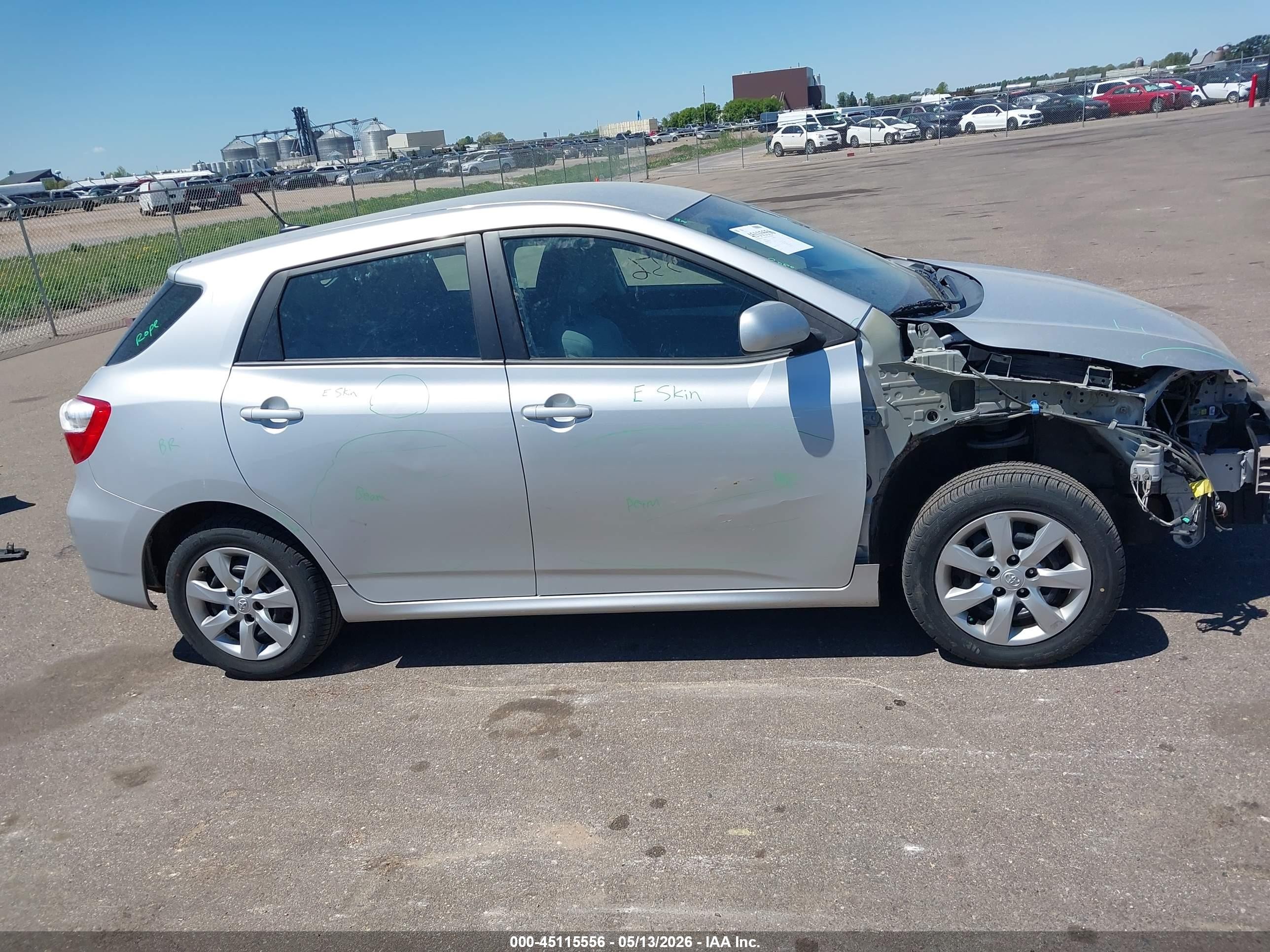 2013 Toyota Matrix S Silver vin: 2T1LE4EE3DC022788
